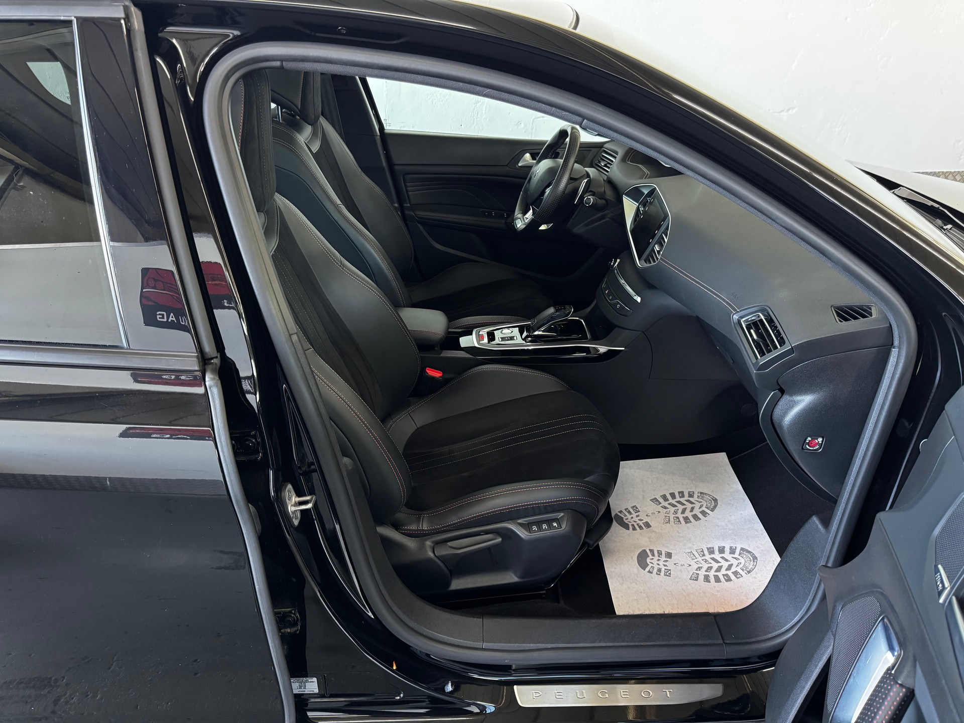 PEUGEOT 308 1.2 Pure Tech GT Line EAT8-image-18