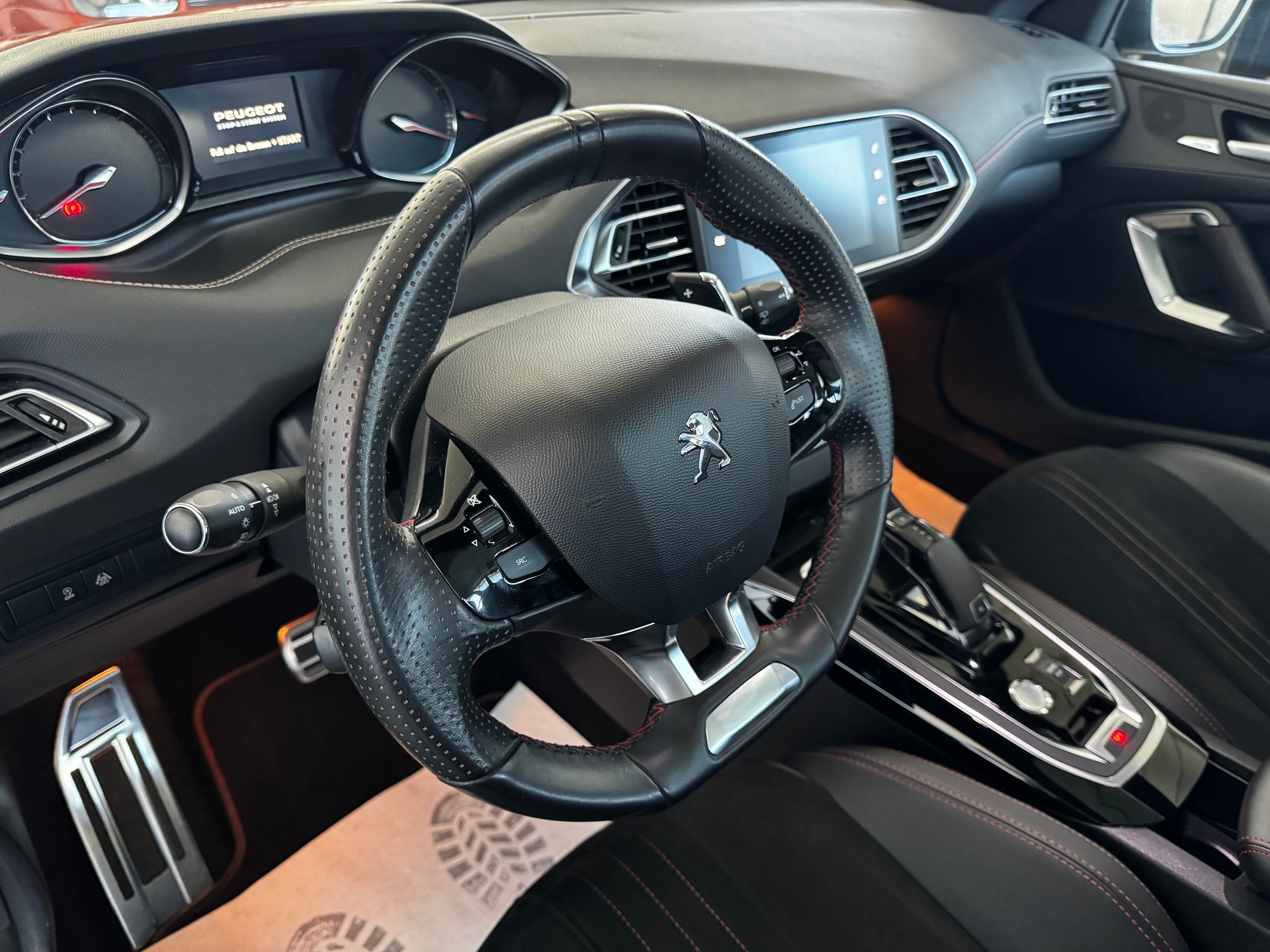 PEUGEOT 308 1.2 Pure Tech GT Line EAT8-image-11