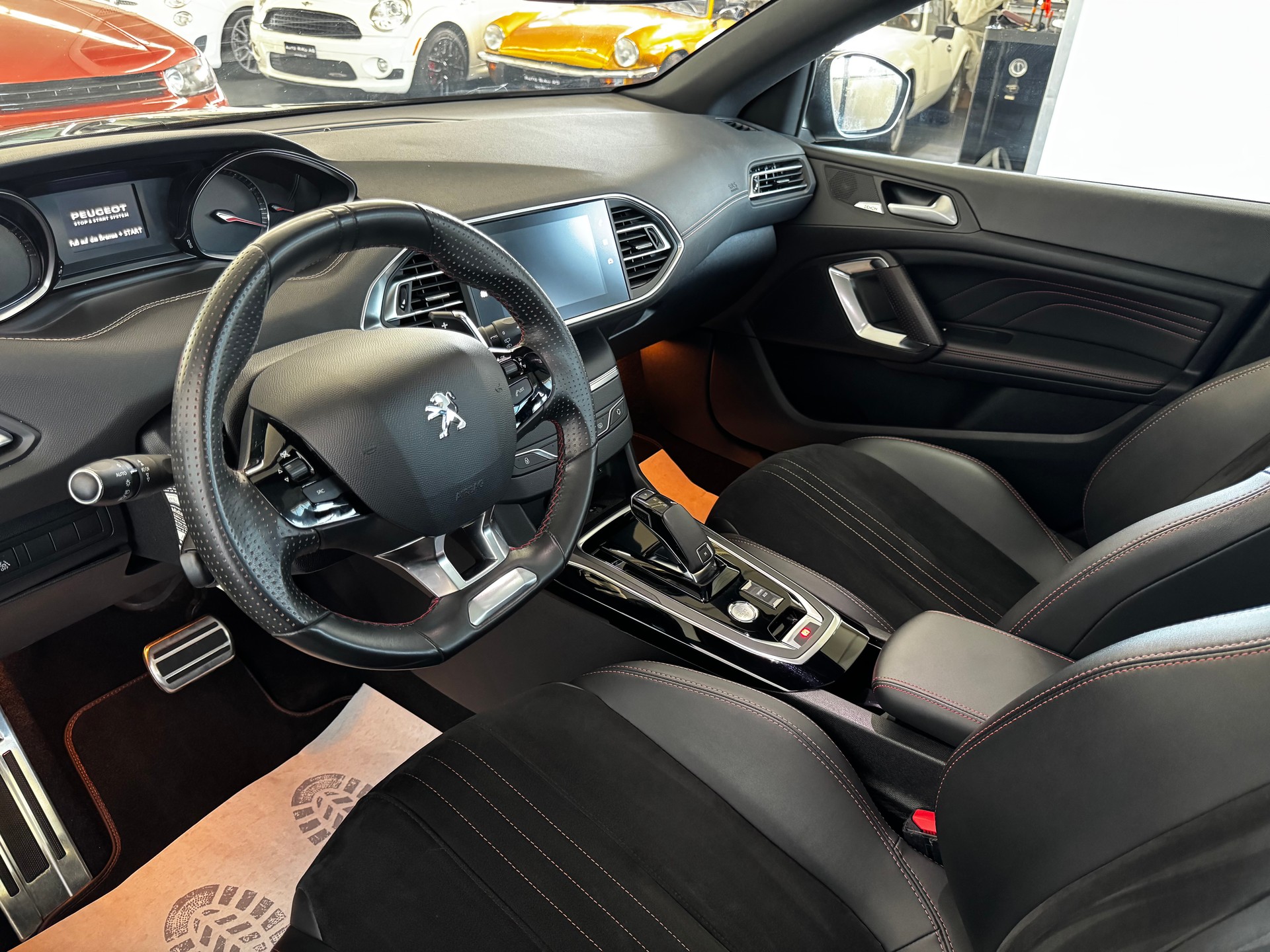 PEUGEOT 308 1.2 Pure Tech GT Line EAT8-image-12