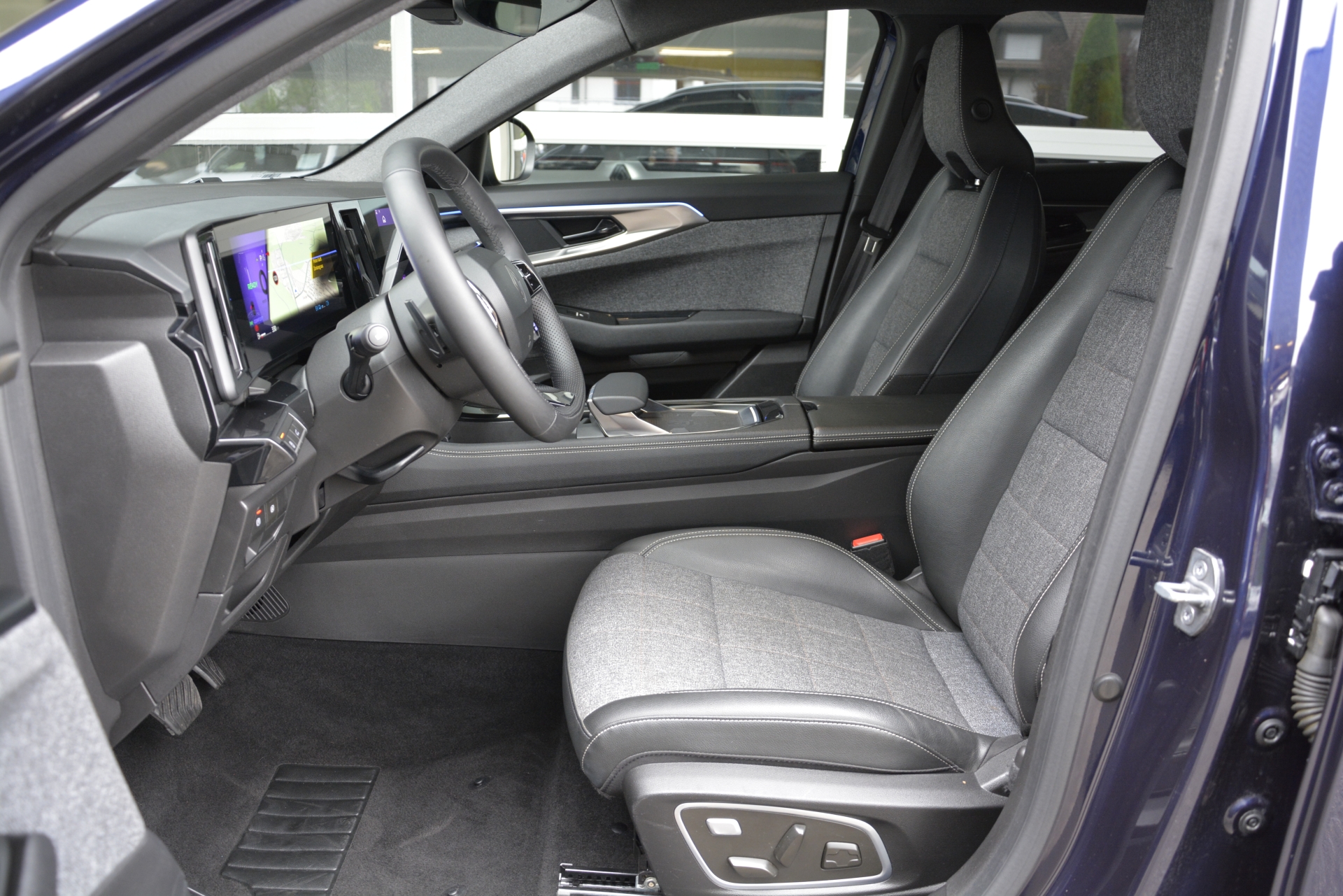 RENAULT Espace 1.2 E-Tech techno *7 Plätzer*-image-9