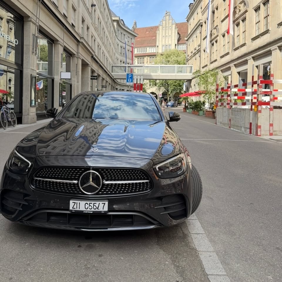 MERCEDES-BENZ E 220 d AMG Line 4matic-image-0