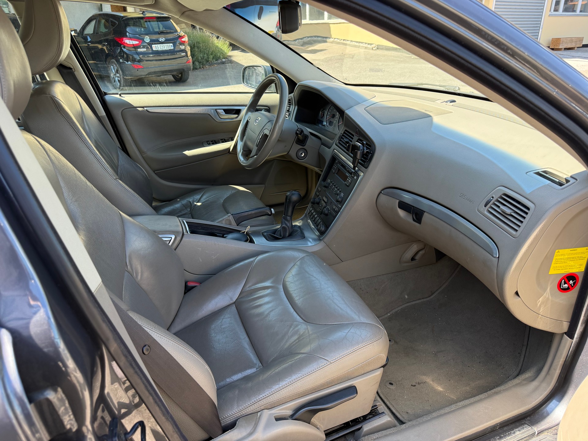 VOLVO V70 2.4D (D5) Momentum-image-5