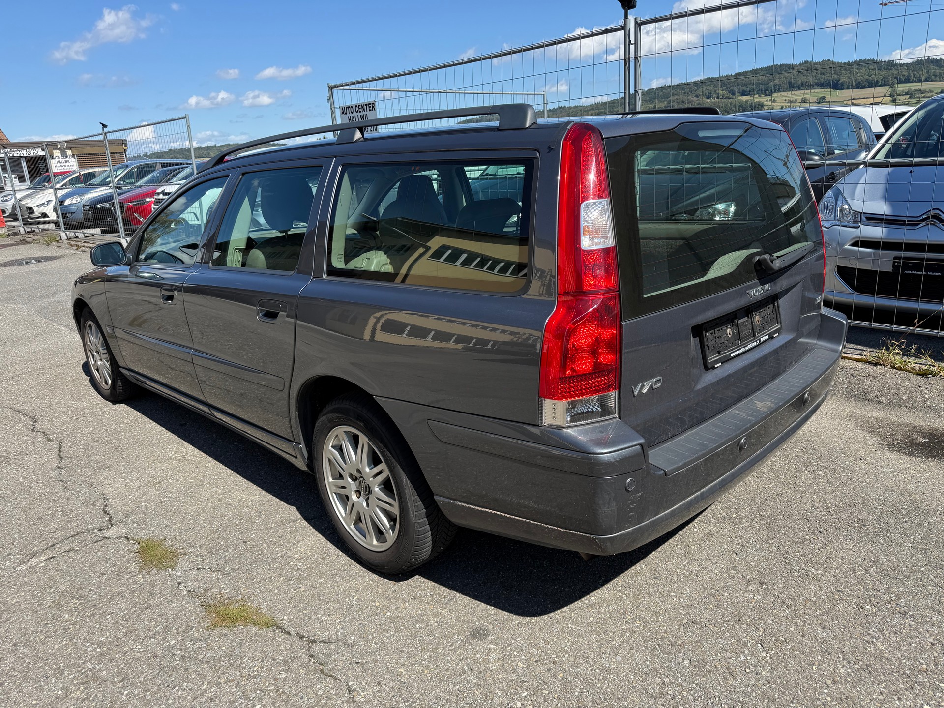 VOLVO V70 2.4D (D5) Momentum-image-2