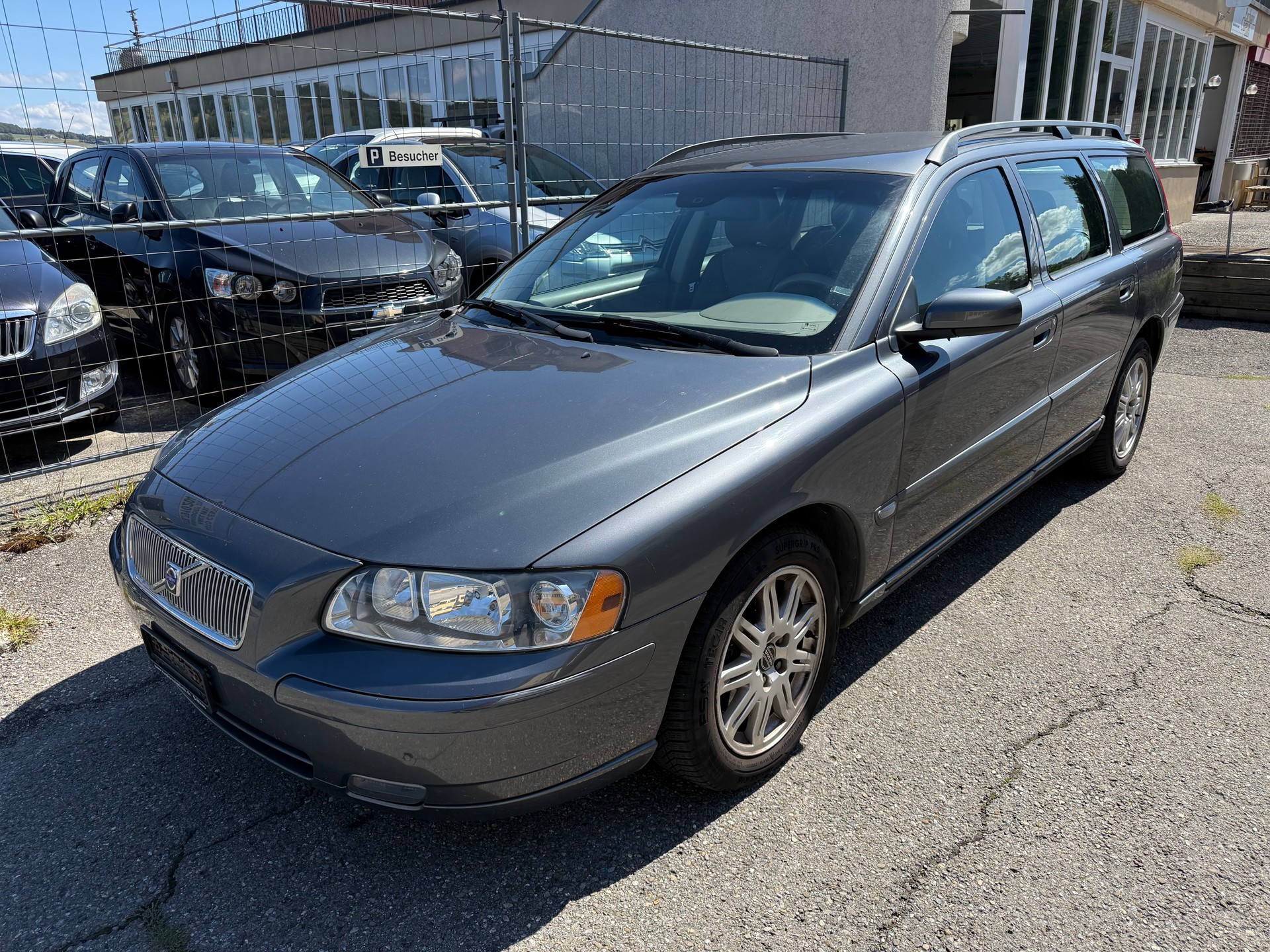 VOLVO V70 2.4D (D5) Momentum-image-0
