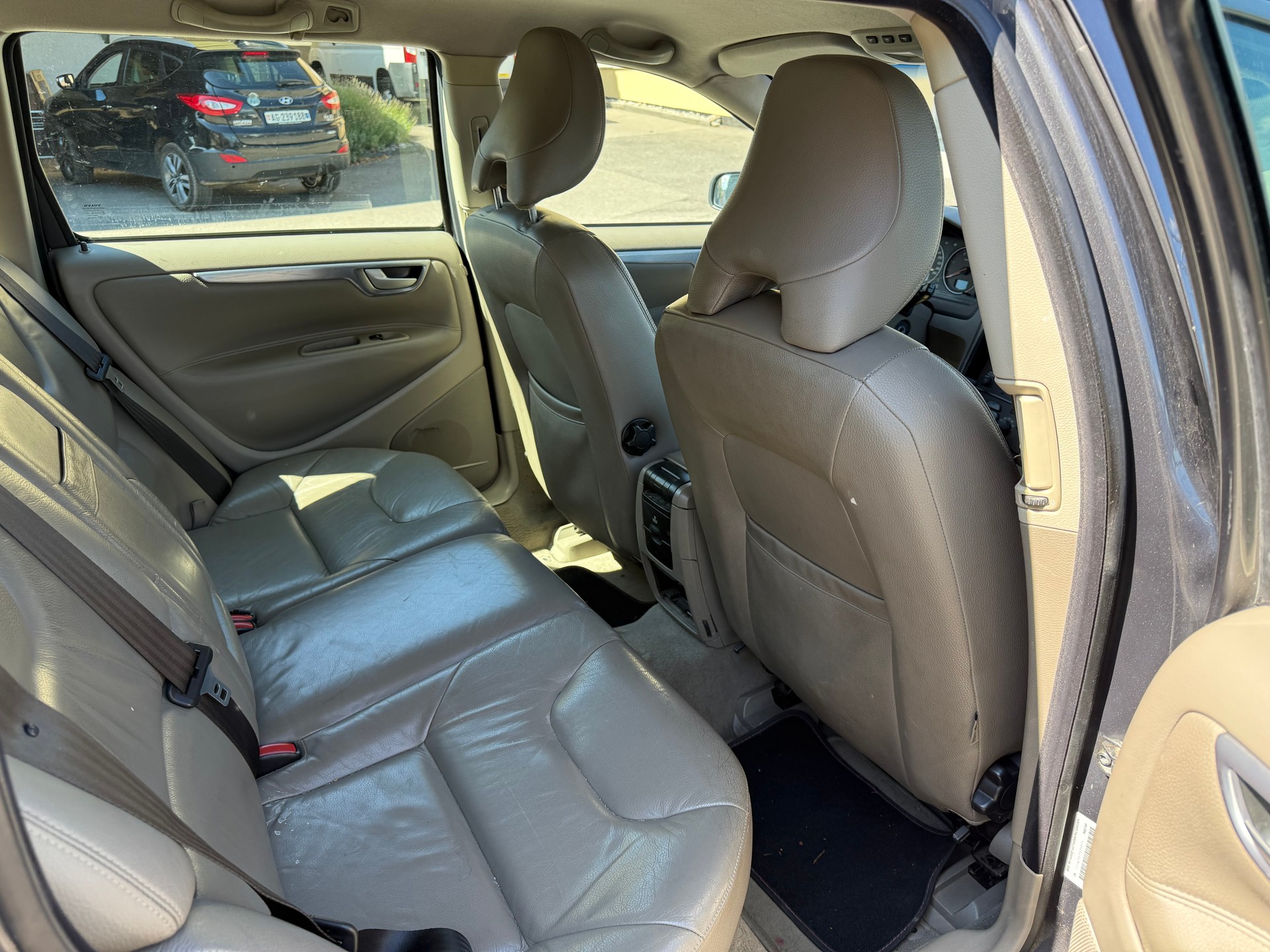 VOLVO V70 2.4D (D5) Momentum-image-6