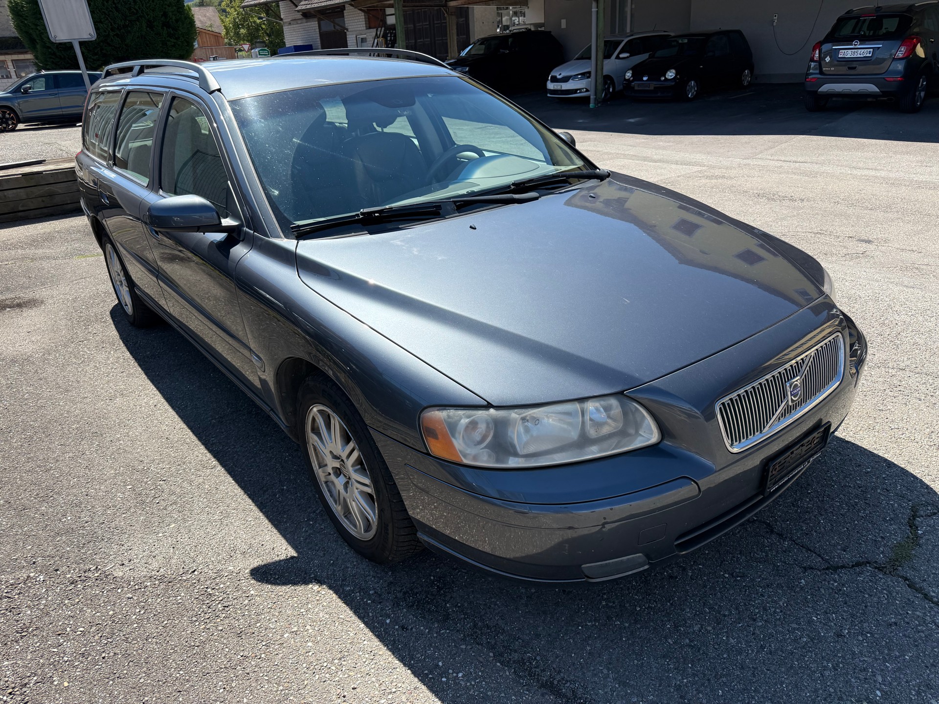 VOLVO V70 2.4D (D5) Momentum-image-1