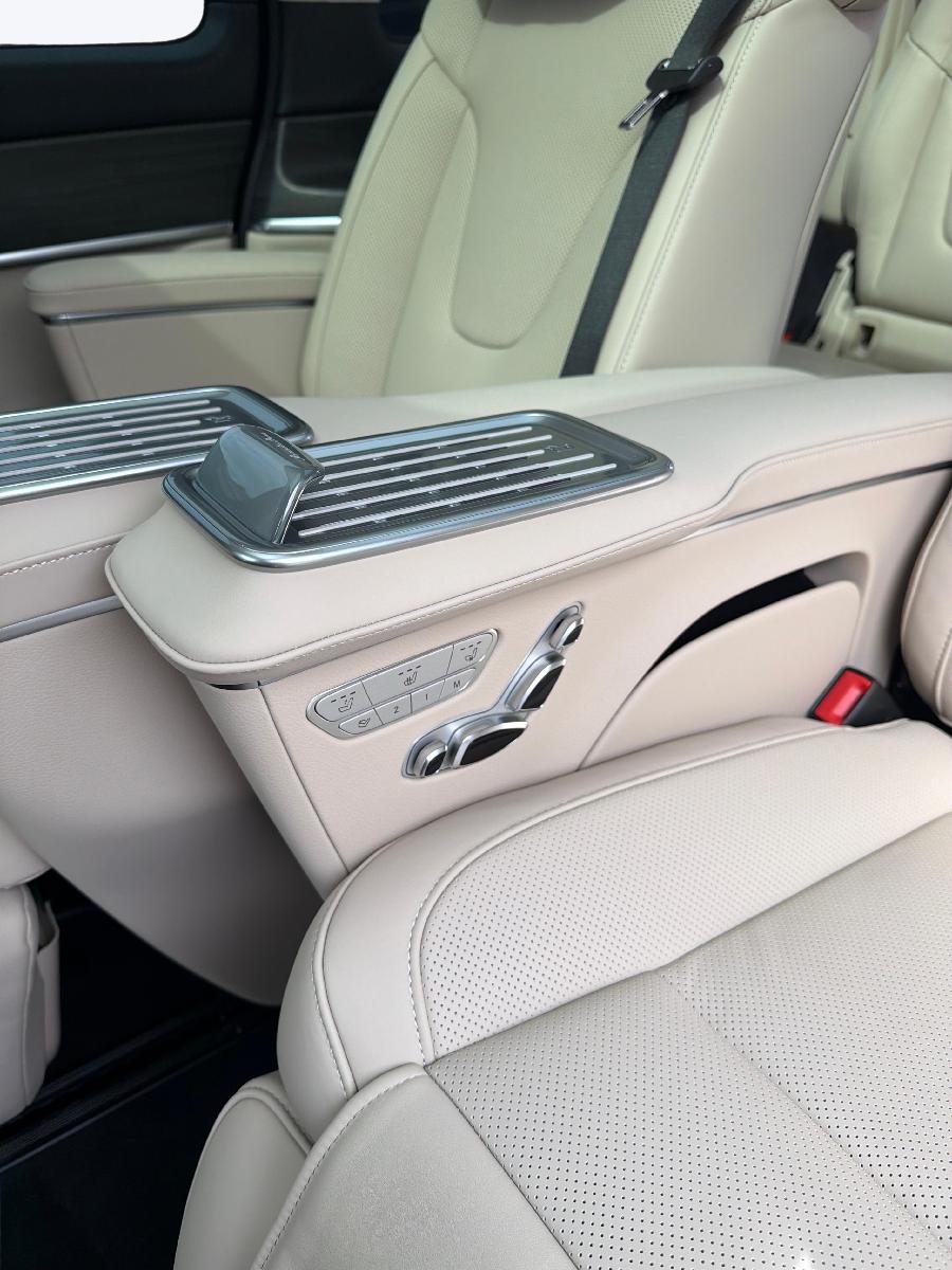 MERCEDES-BENZ V 300 d Exclusive lang Van-image-13