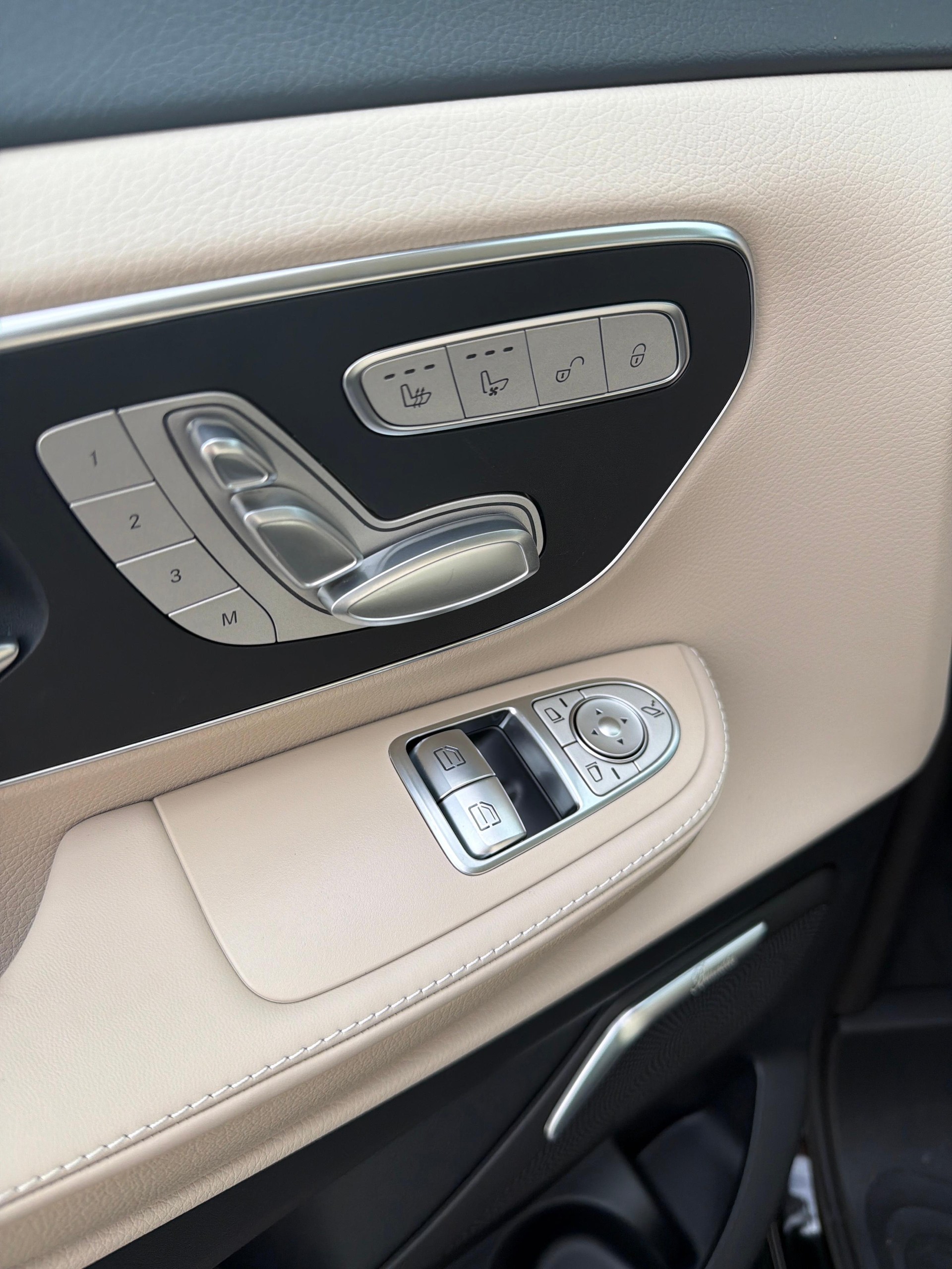MERCEDES-BENZ V 300 d Exclusive lang Van-image-15