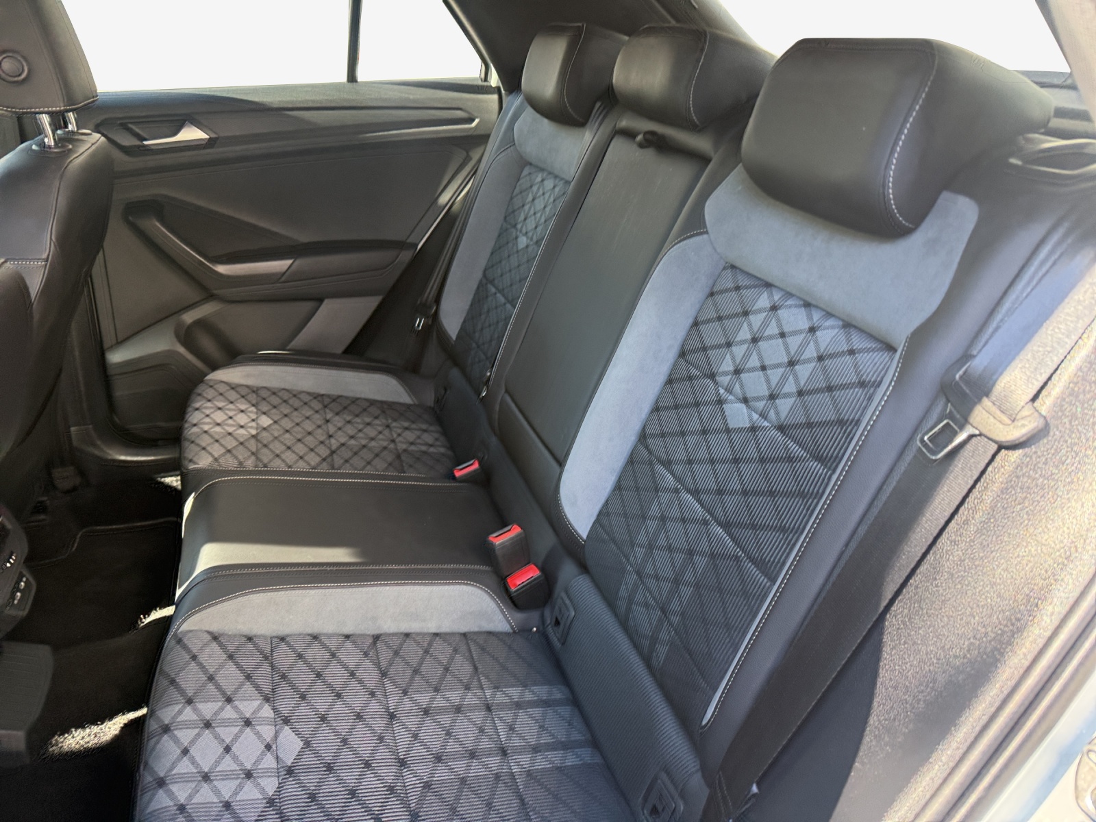 VW T-Roc 2.0 TSI R-Line DSG 4Motion-image-11