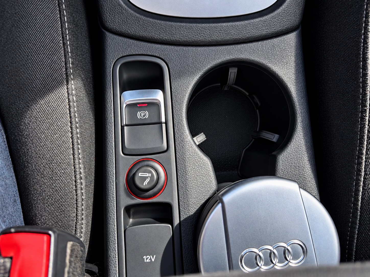 AUDI Q3 2.0 TDI-image-15