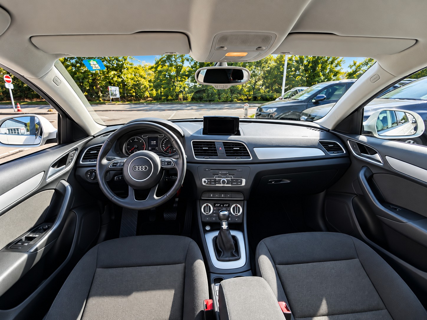 AUDI Q3 2.0 TDI-image-16