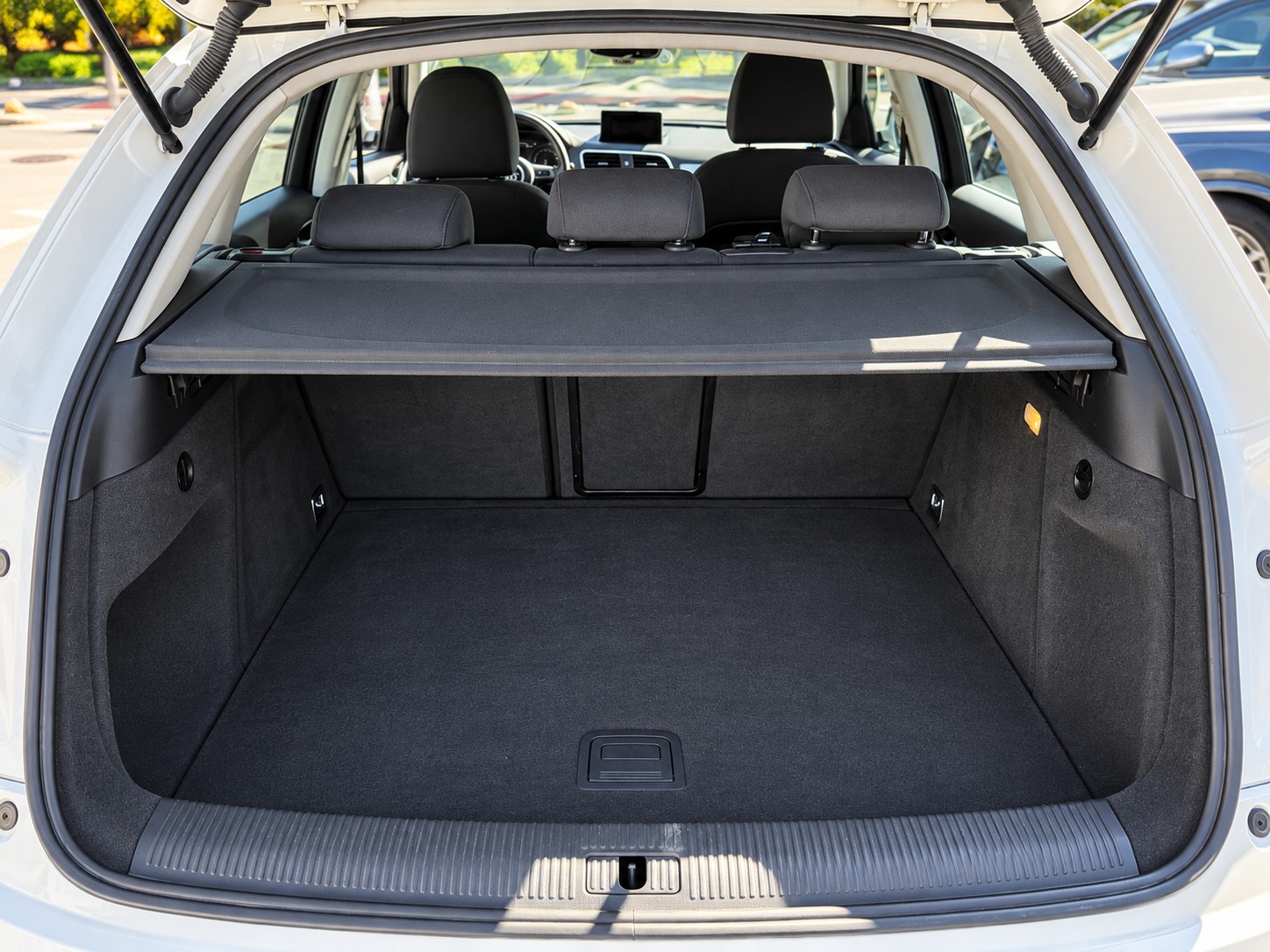 AUDI Q3 2.0 TDI-image-7