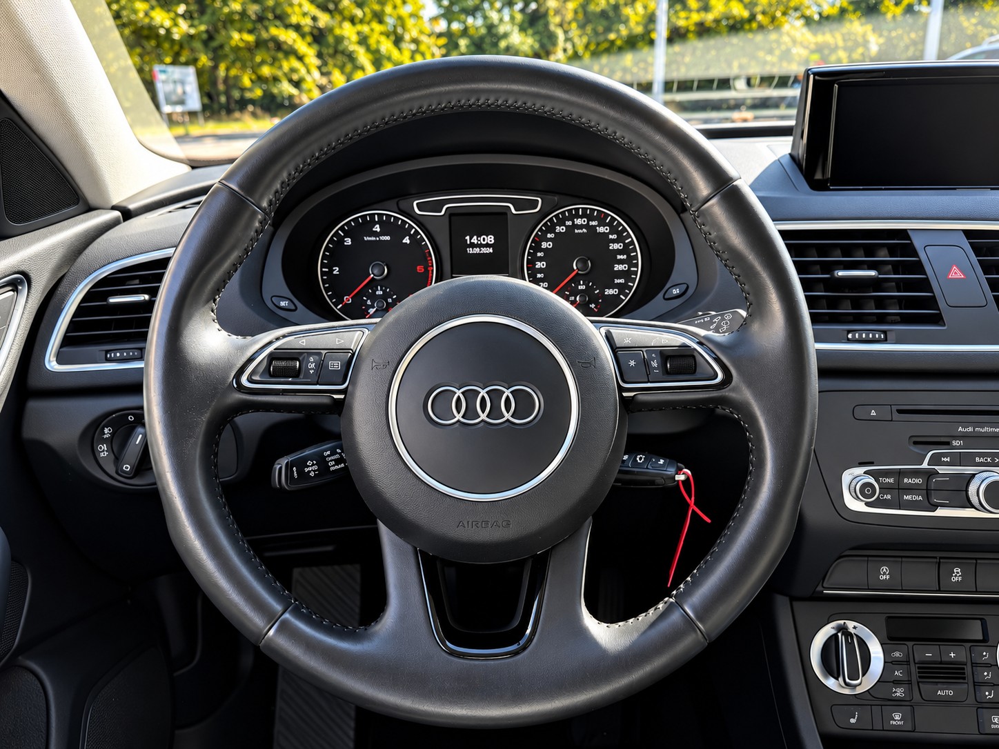 AUDI Q3 2.0 TDI-image-11