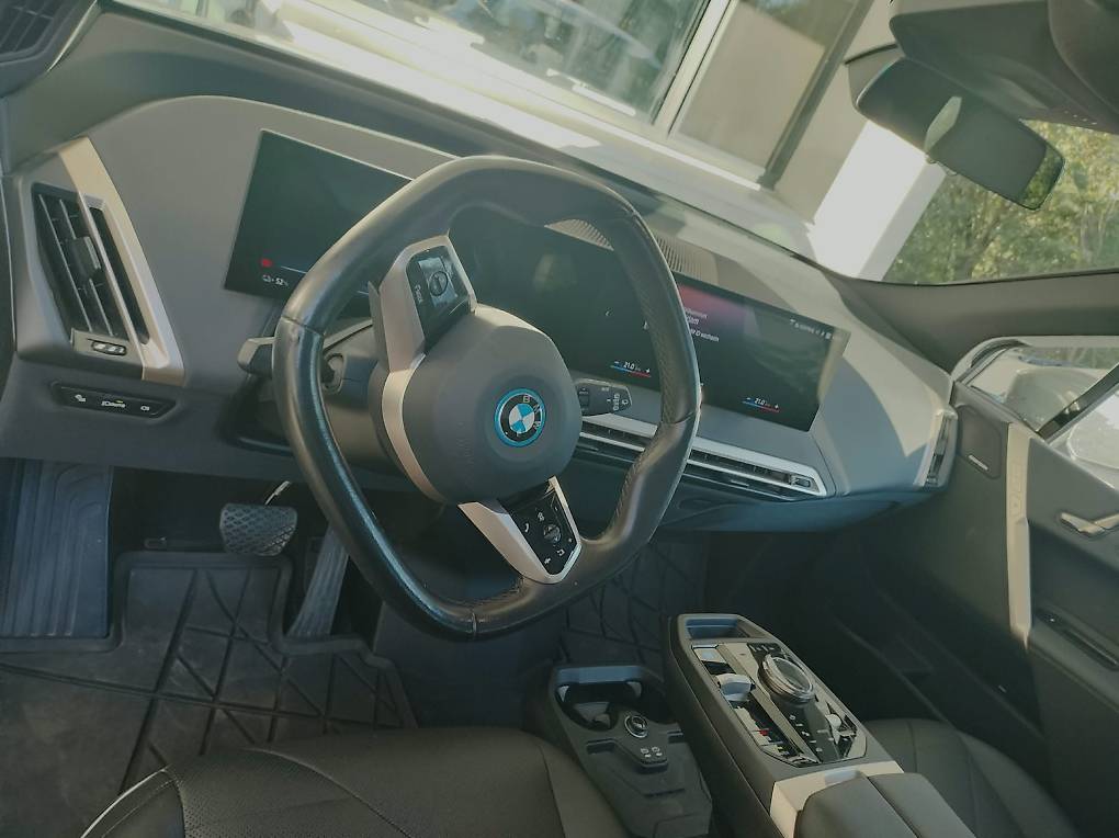 BMW iX xDrive50-image-3
