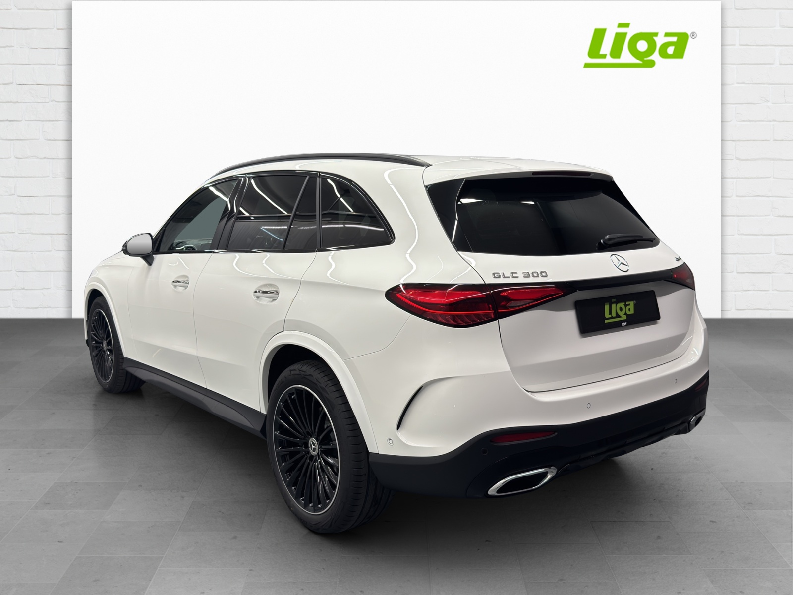MERCEDES-BENZ GLC 300 AMG Line 4Matic-showroom-element-3