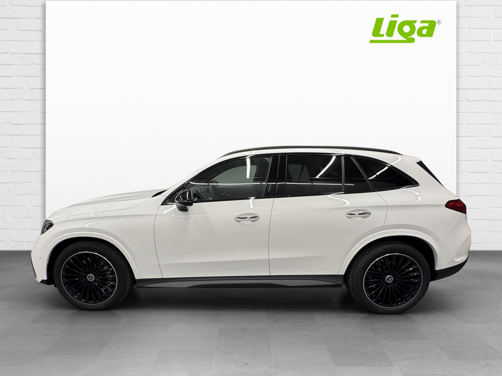 MERCEDES-BENZ GLC 300 AMG Line 4Matic-showroom-element-2