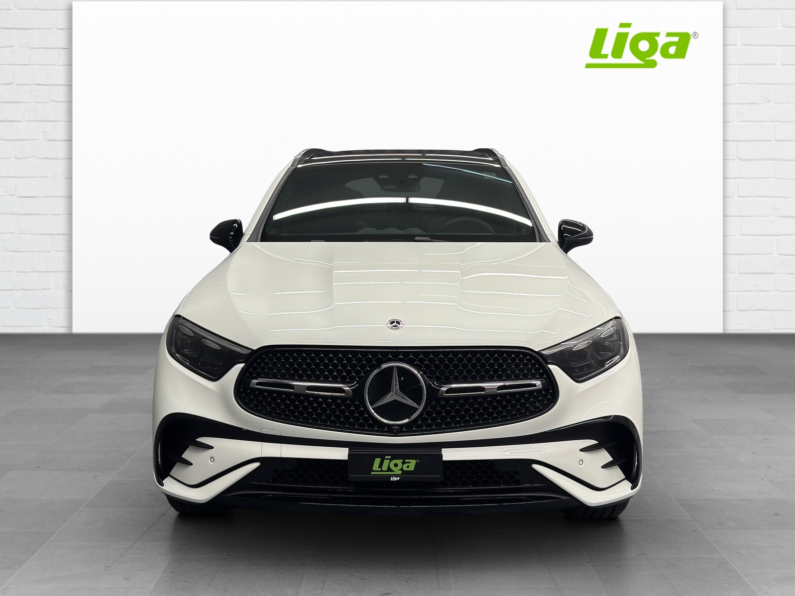 MERCEDES-BENZ GLC 300 AMG Line 4Matic-showroom-element-1