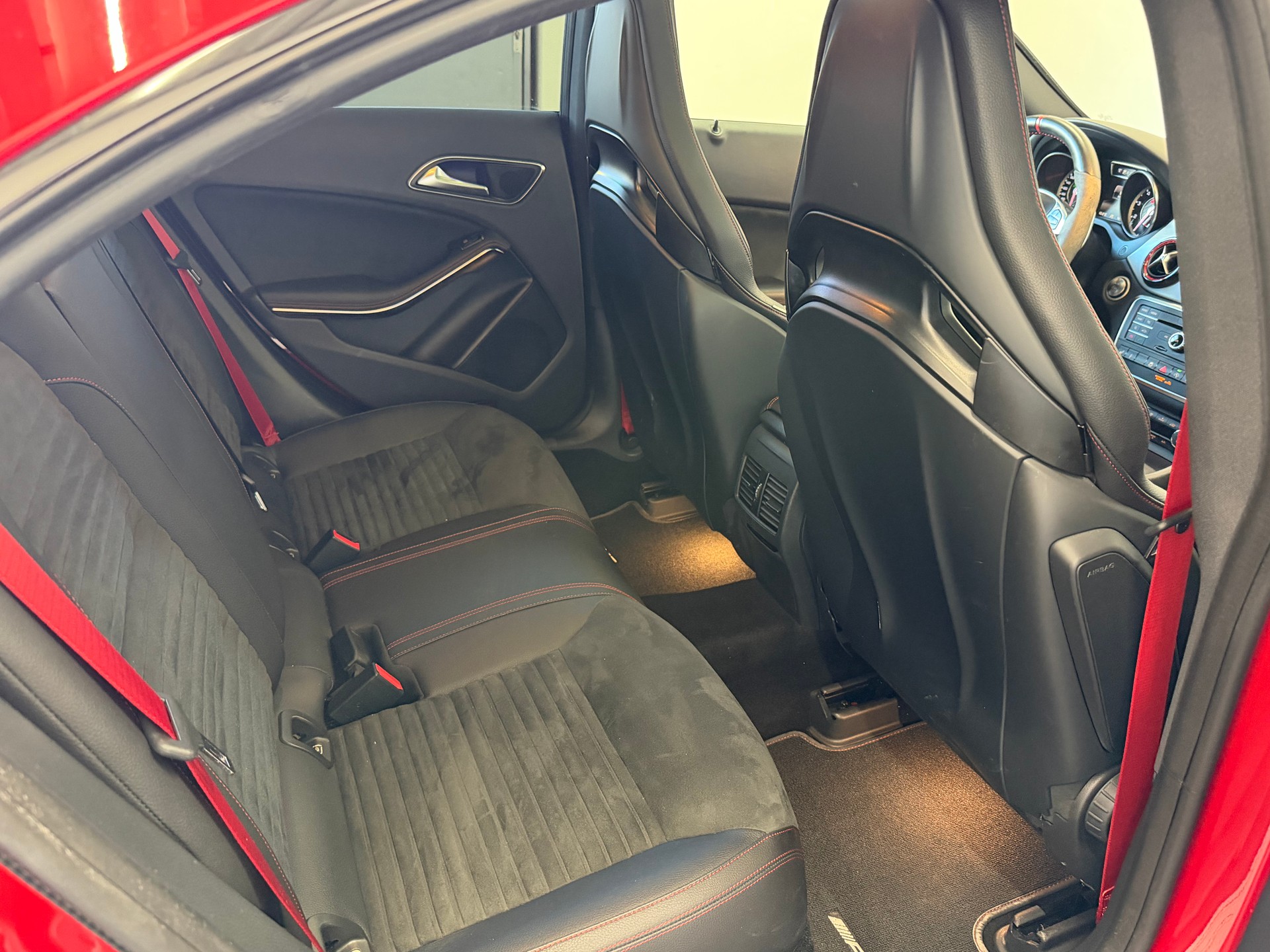 MERCEDES-BENZ CLA 45 AMG 4Matic Speedshift-image-12