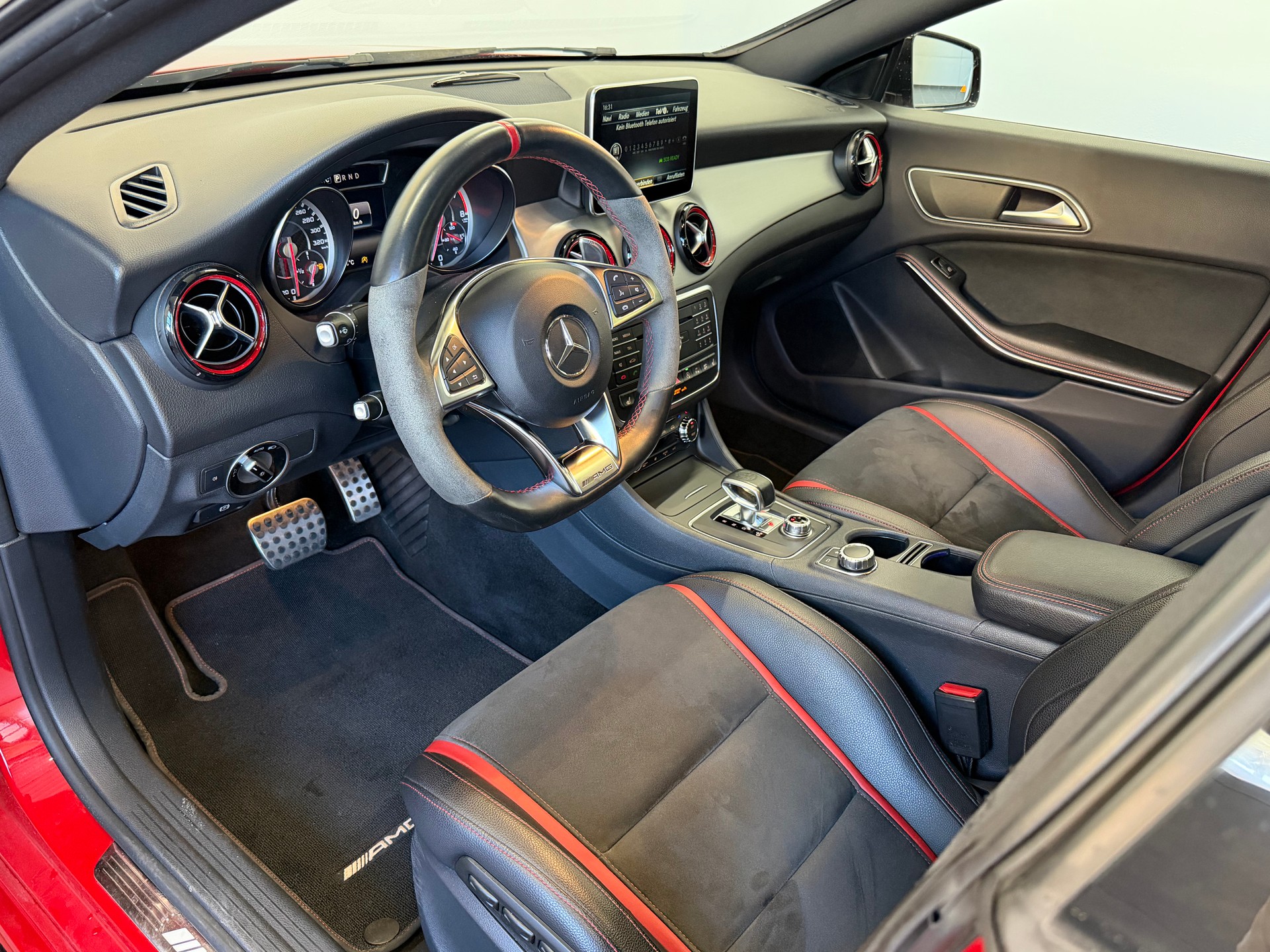 MERCEDES-BENZ CLA 45 AMG 4Matic Speedshift-image-9