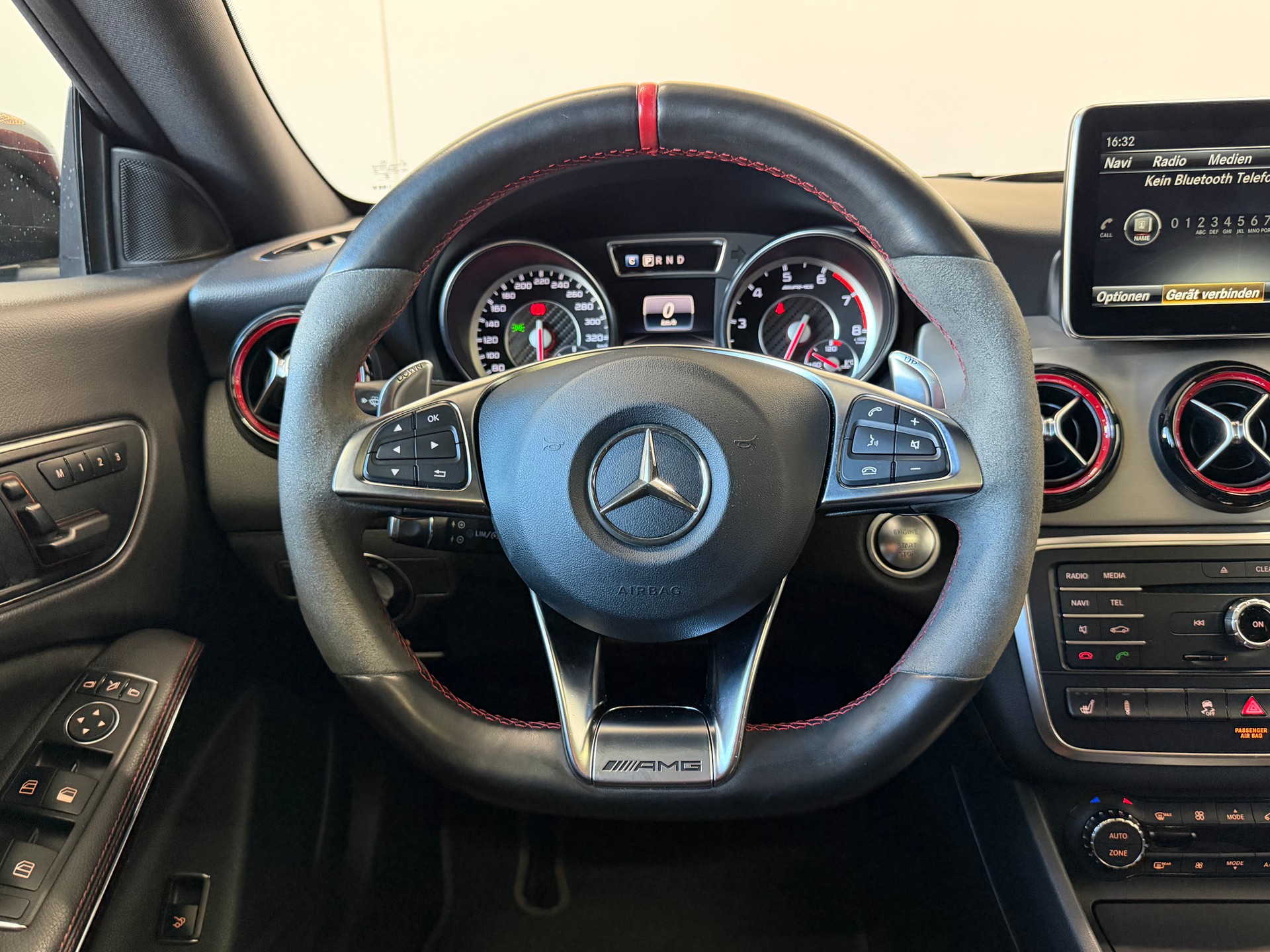 MERCEDES-BENZ CLA 45 AMG 4Matic Speedshift-image-15