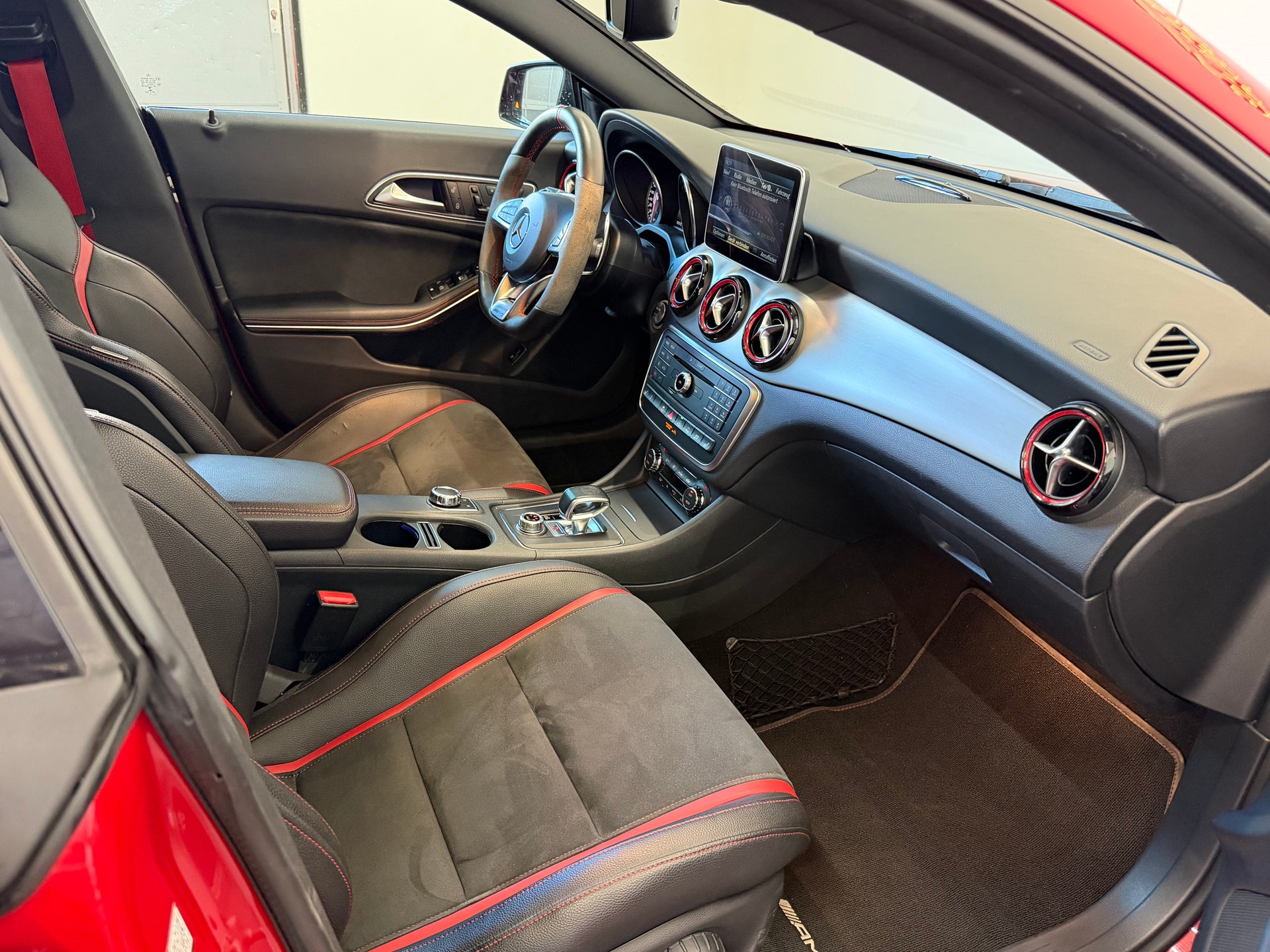 MERCEDES-BENZ CLA 45 AMG 4Matic Speedshift-image-11