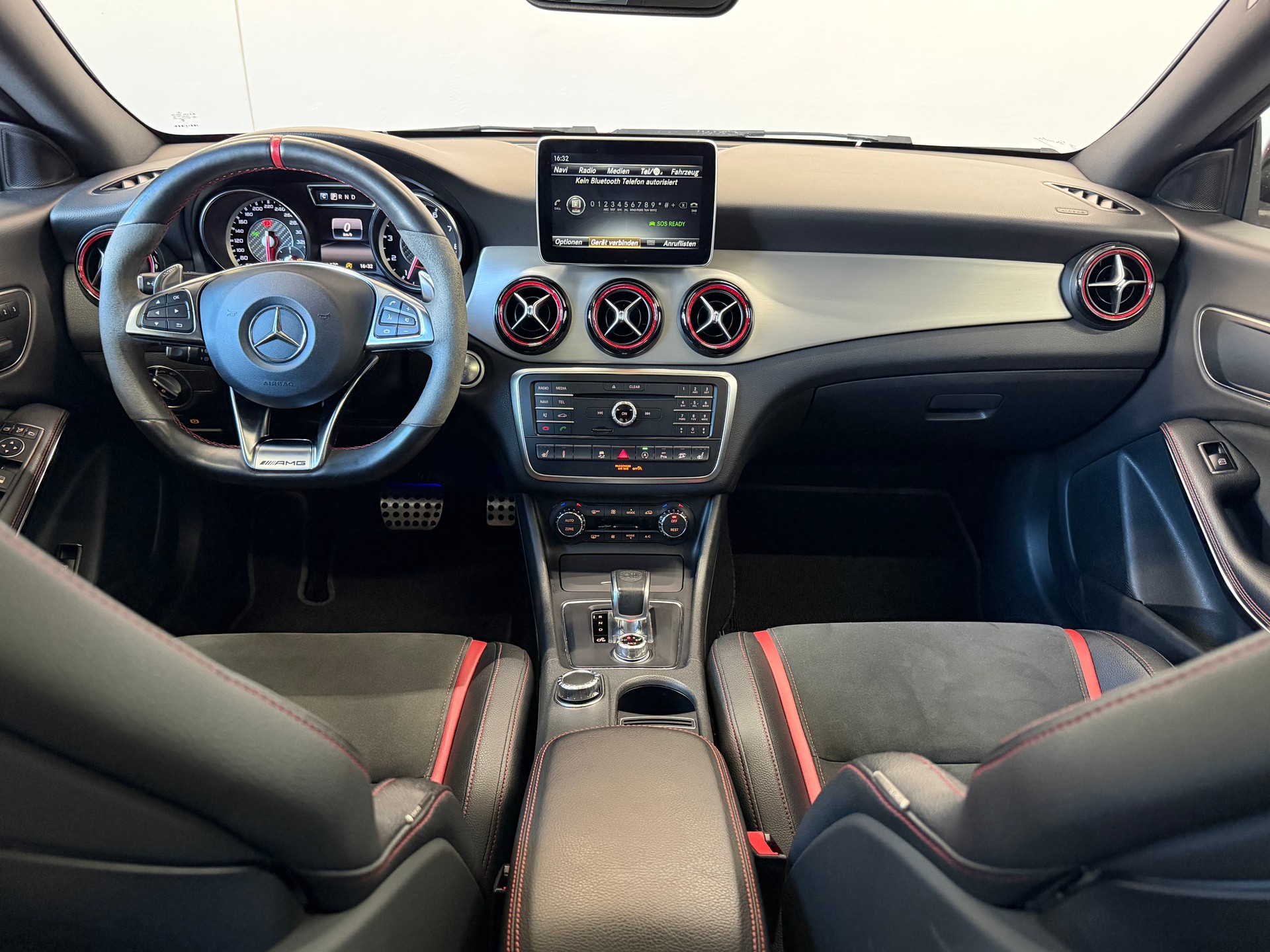 MERCEDES-BENZ CLA 45 AMG 4Matic Speedshift-image-8
