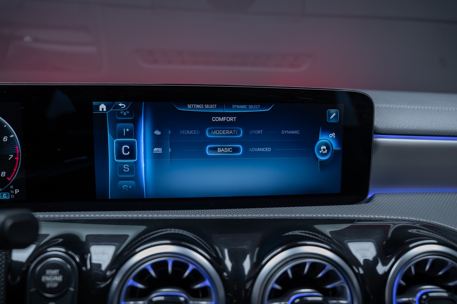 MERCEDES-BENZ CLA 35 AMG 4matic/ Facelift / Head-Up Display / Panorama-Schiebedach-image-34