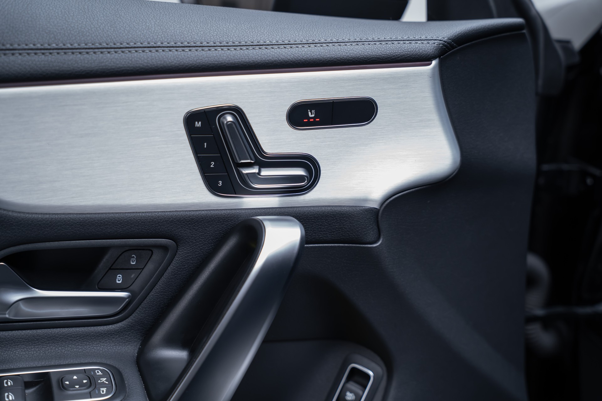 MERCEDES-BENZ CLA 35 AMG 4matic/ Facelift / Head-Up Display / Panorama-Schiebedach-image-18