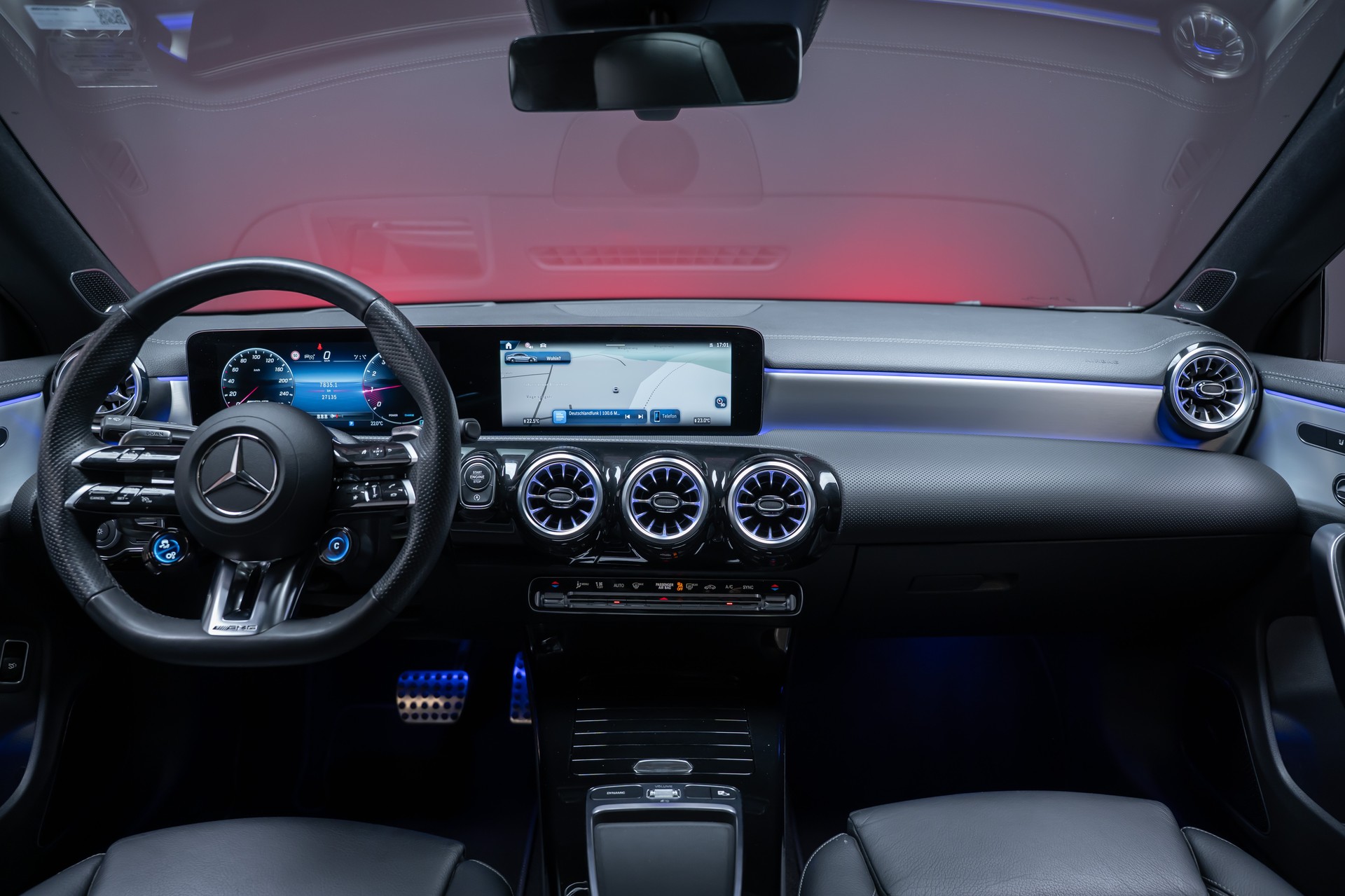 MERCEDES-BENZ CLA 35 AMG 4matic/ Facelift / Head-Up Display / Panorama-Schiebedach-image-24