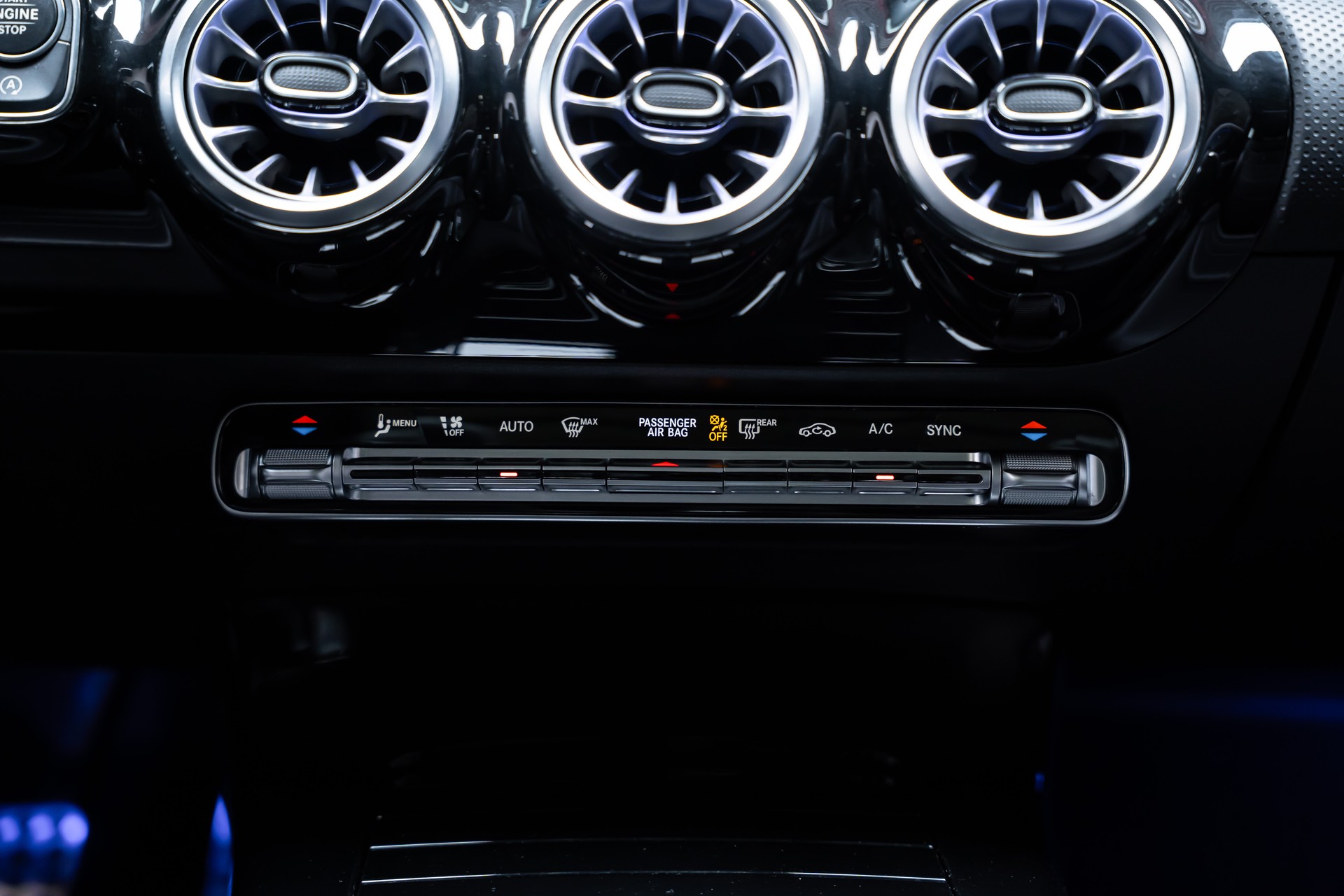 MERCEDES-BENZ CLA 35 AMG 4matic/ Facelift / Head-Up Display / Panorama-Schiebedach-image-25