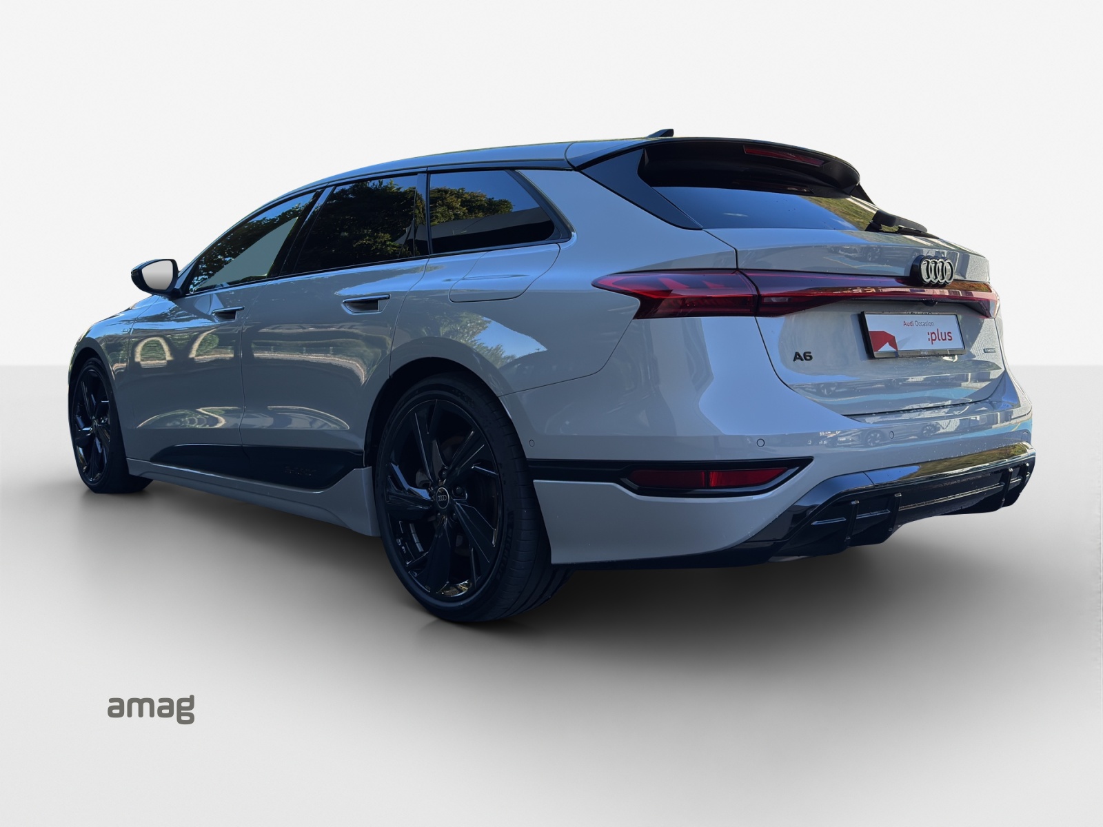 AUDI A6 Avant e-tron quattro-showroom-element-2