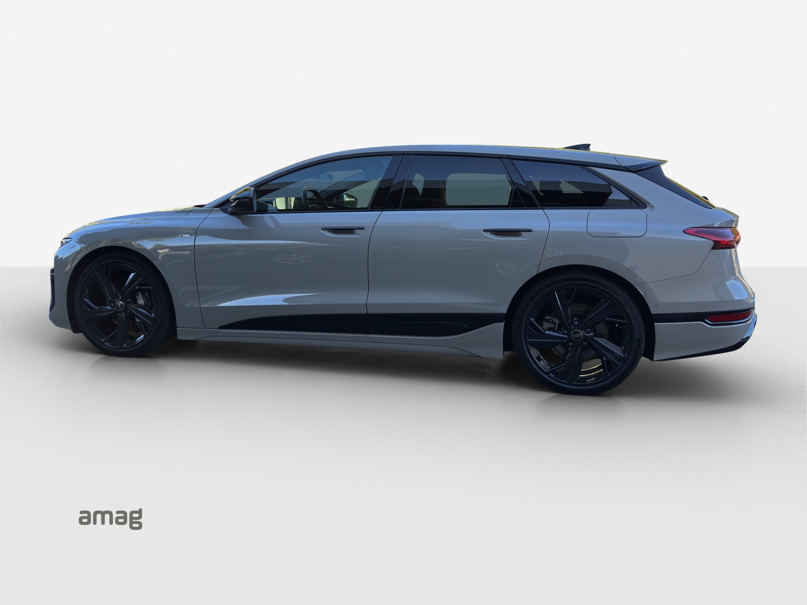 AUDI A6 Avant e-tron quattro-showroom-element-1