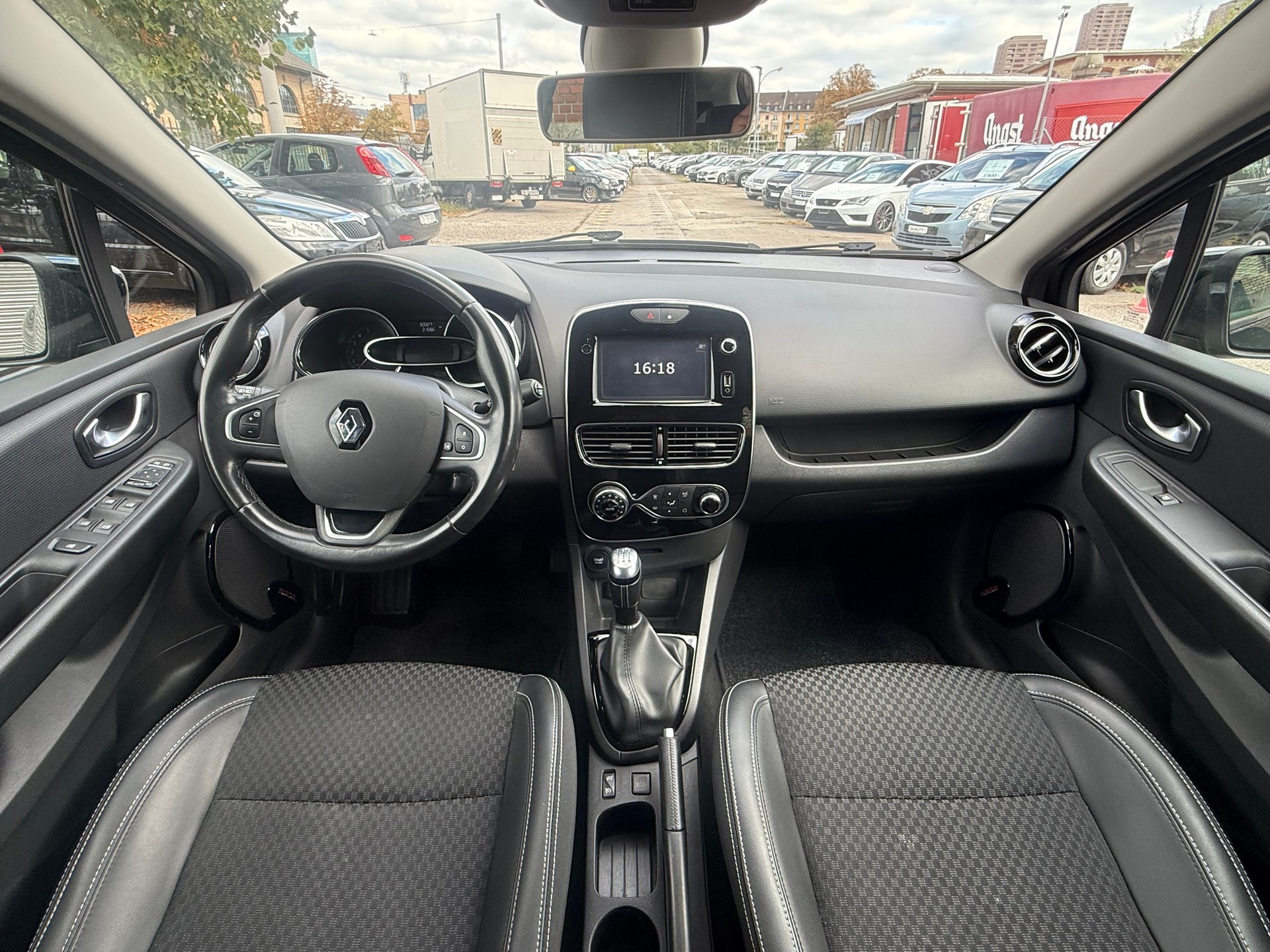 RENAULT Clio 0.9 12V Intens-image-10