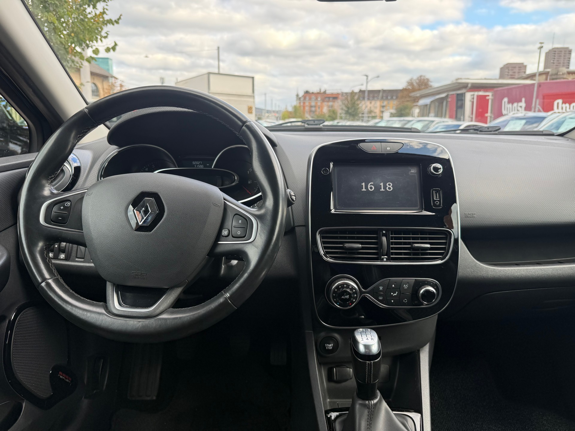 RENAULT Clio 0.9 12V Intens-image-9