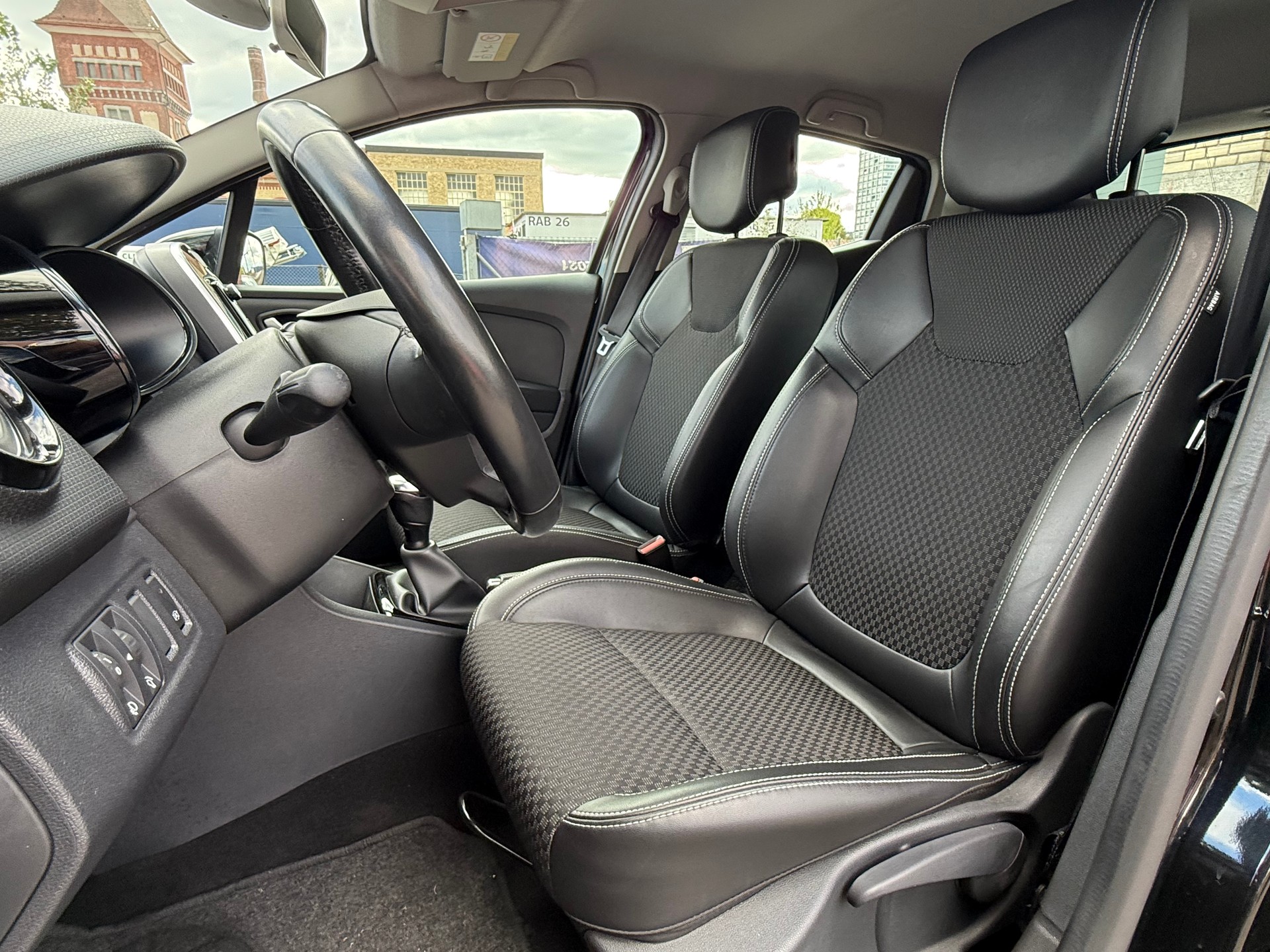 RENAULT Clio 0.9 12V Intens-image-11
