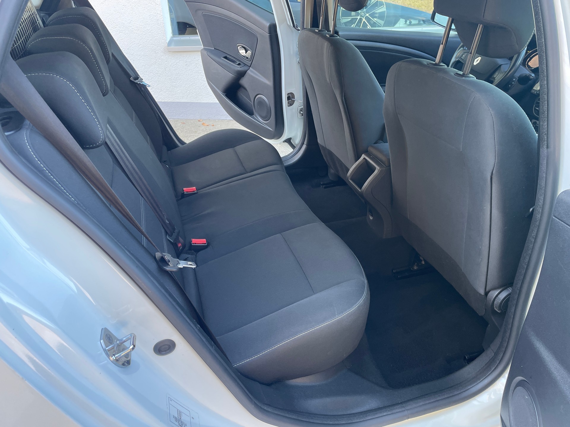 RENAULT Mégane Grandtour 1.5 dCi Expression EDC-image-4