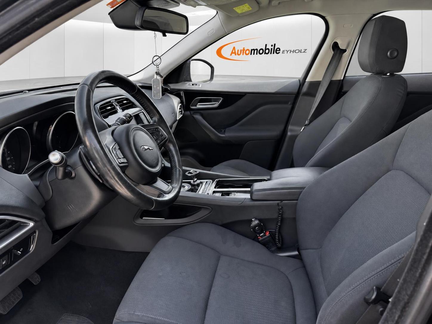 JAGUAR F-Pace 2.0d Pure Automatik-image-4