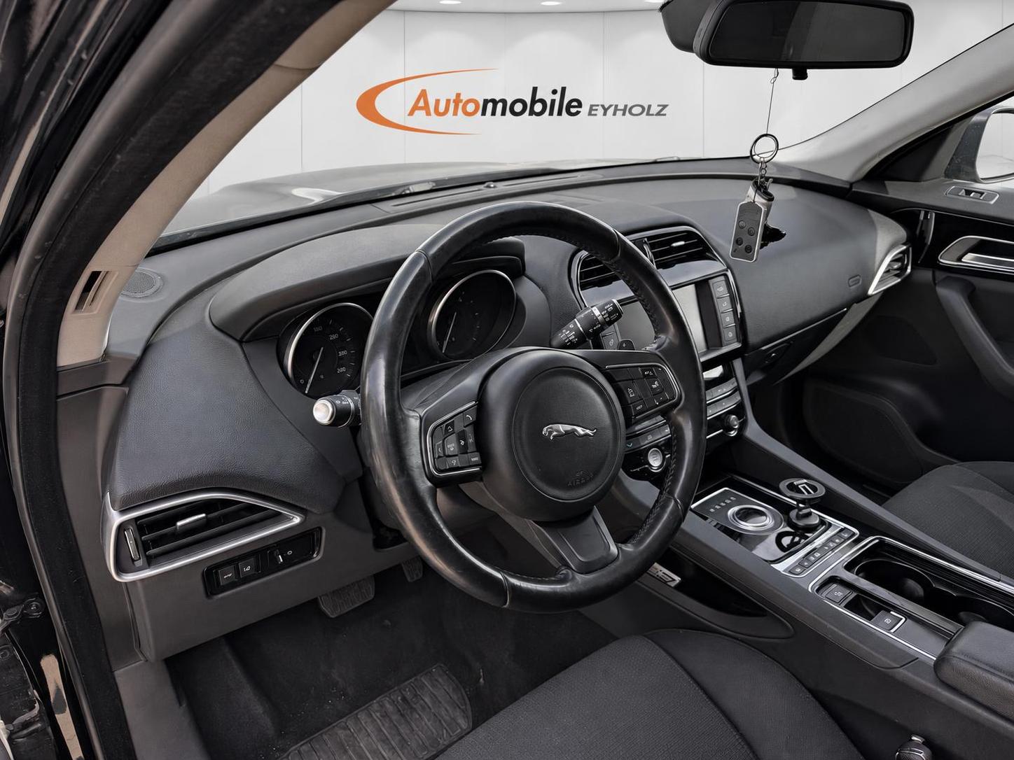 JAGUAR F-Pace 2.0d Pure Automatik-image-5