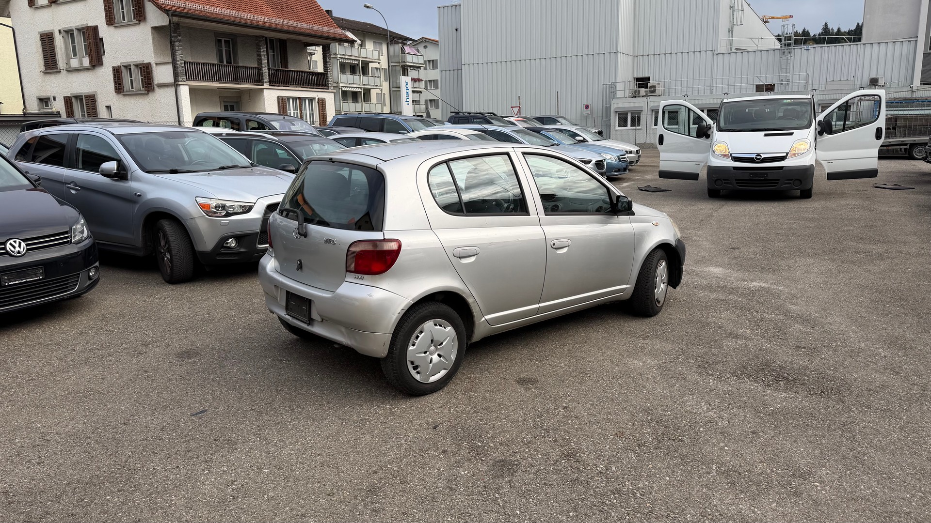 TOYOTA Yaris 1.3 Linea Sol-image-2