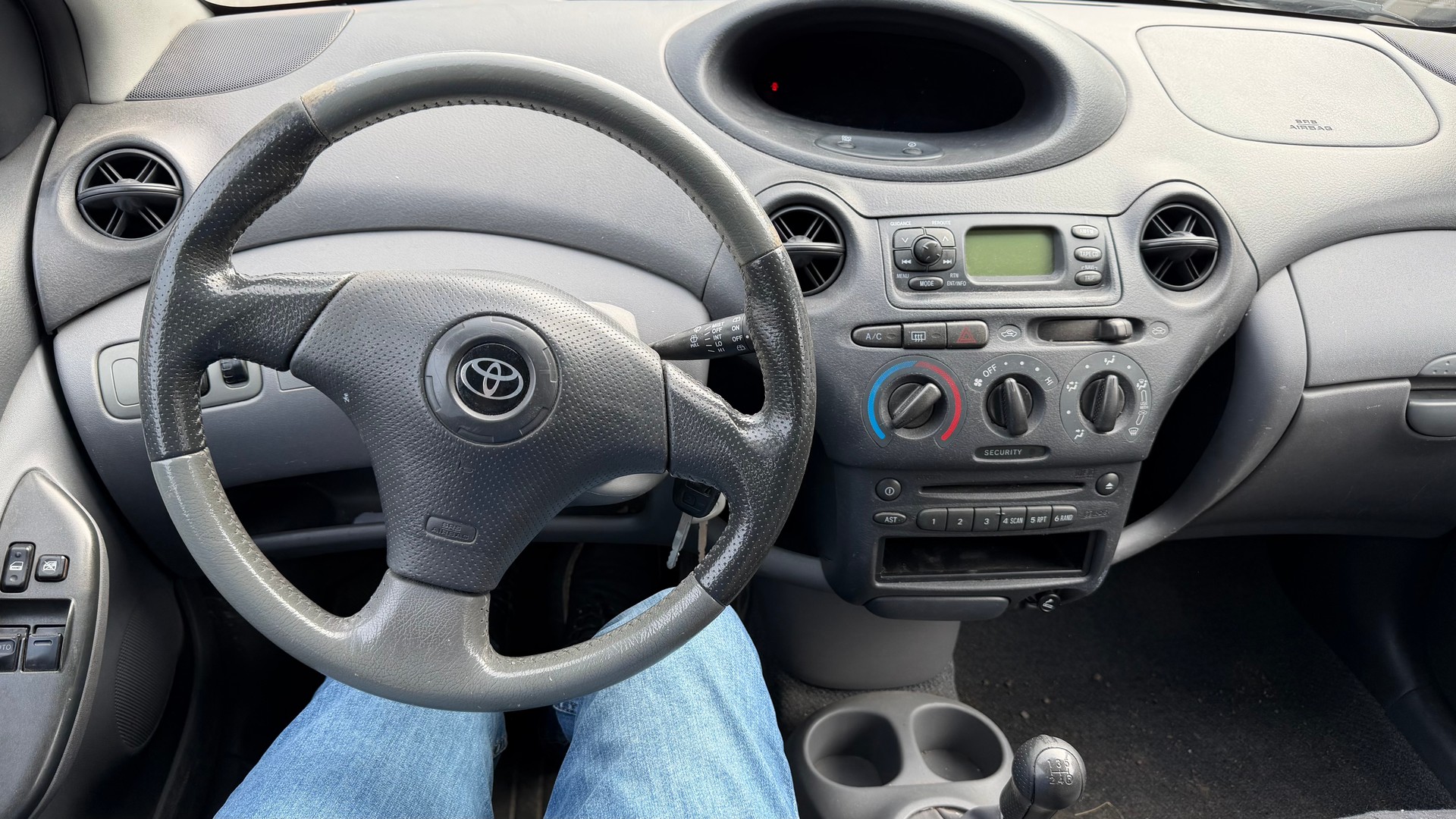 TOYOTA Yaris 1.3 Linea Sol-image-7