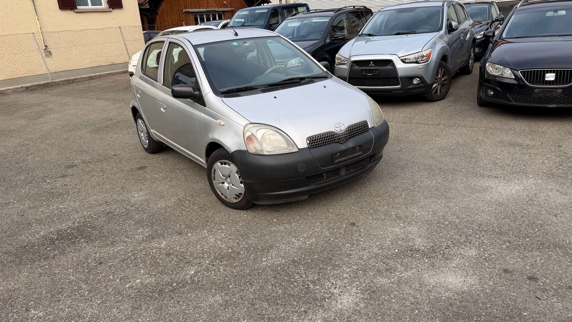 TOYOTA Yaris 1.3 Linea Sol-image-1