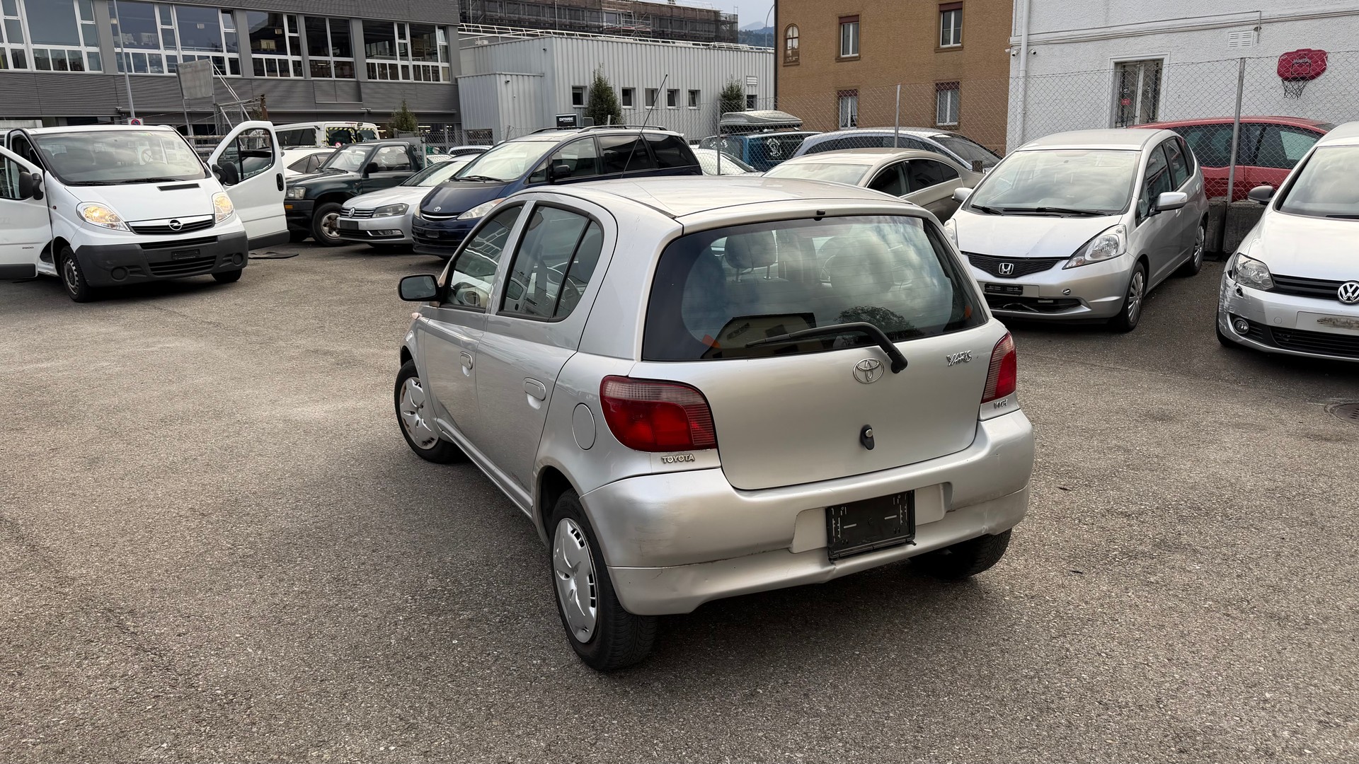 TOYOTA Yaris 1.3 Linea Sol-image-3