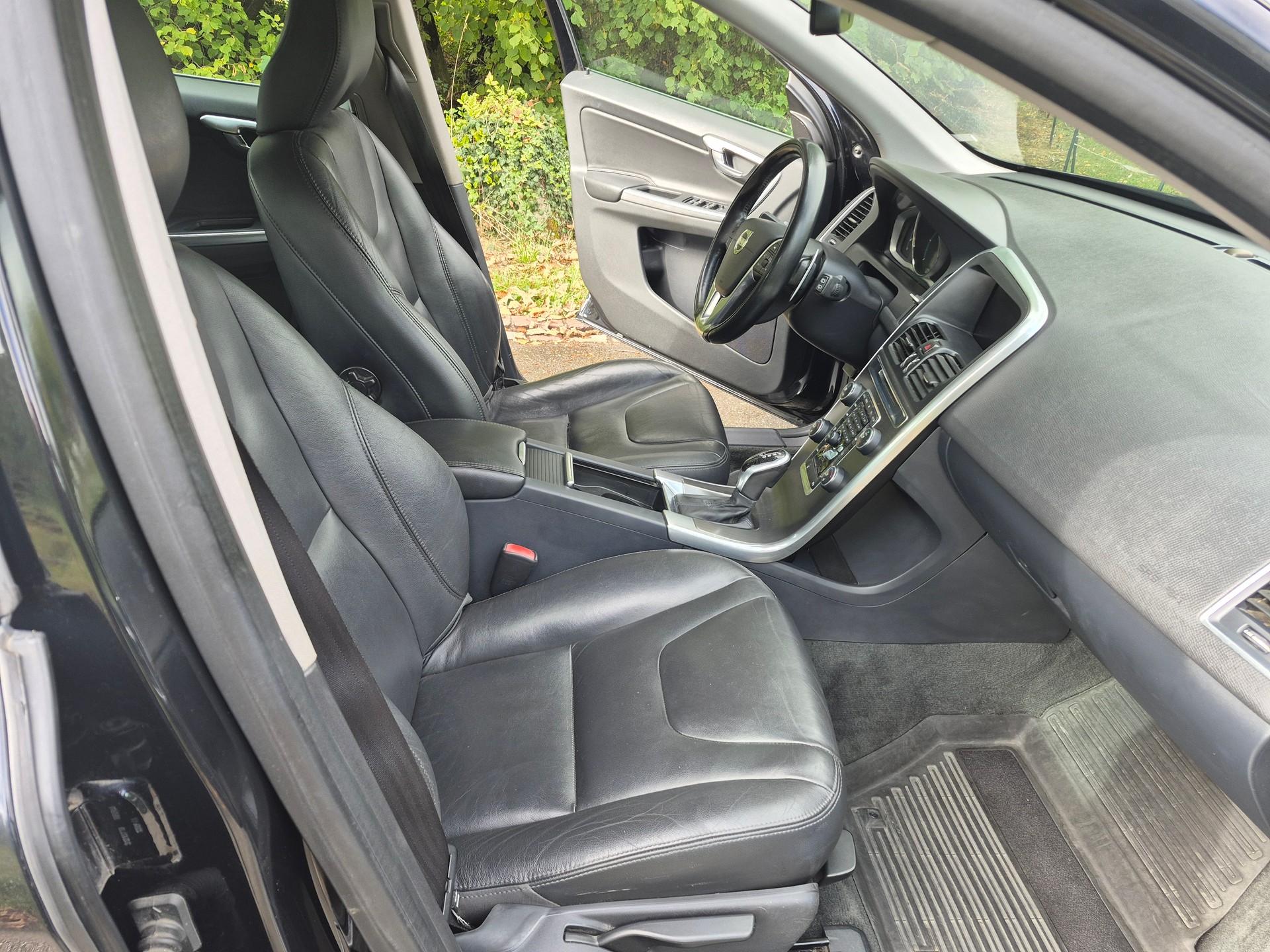 VOLVO XC60 D4 AWD Husky Edition Geartronic-image-6