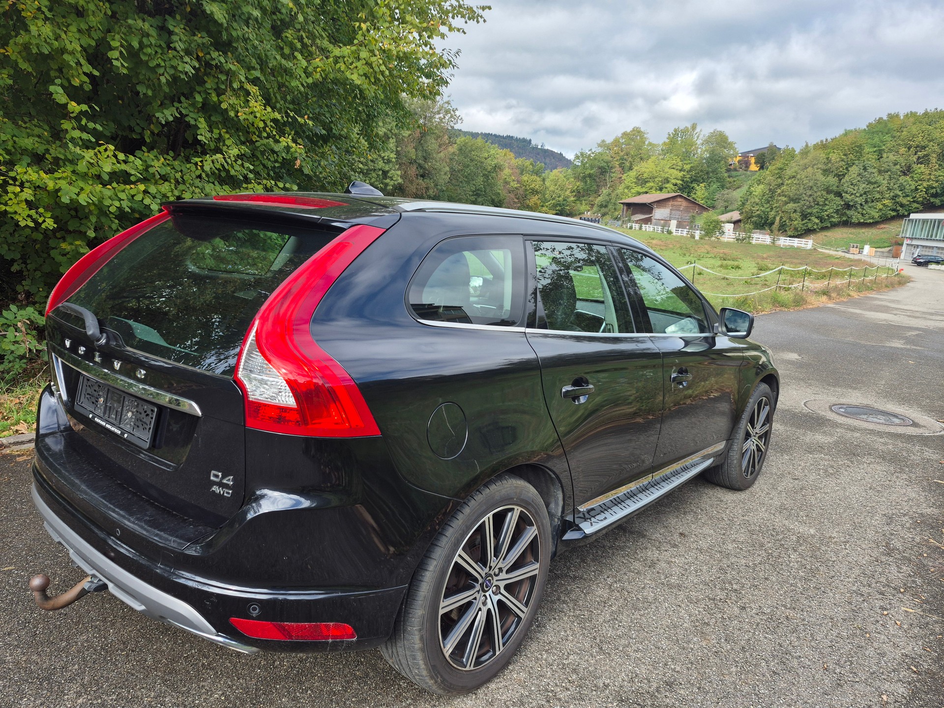 VOLVO XC60 D4 AWD Husky Edition Geartronic-image-2