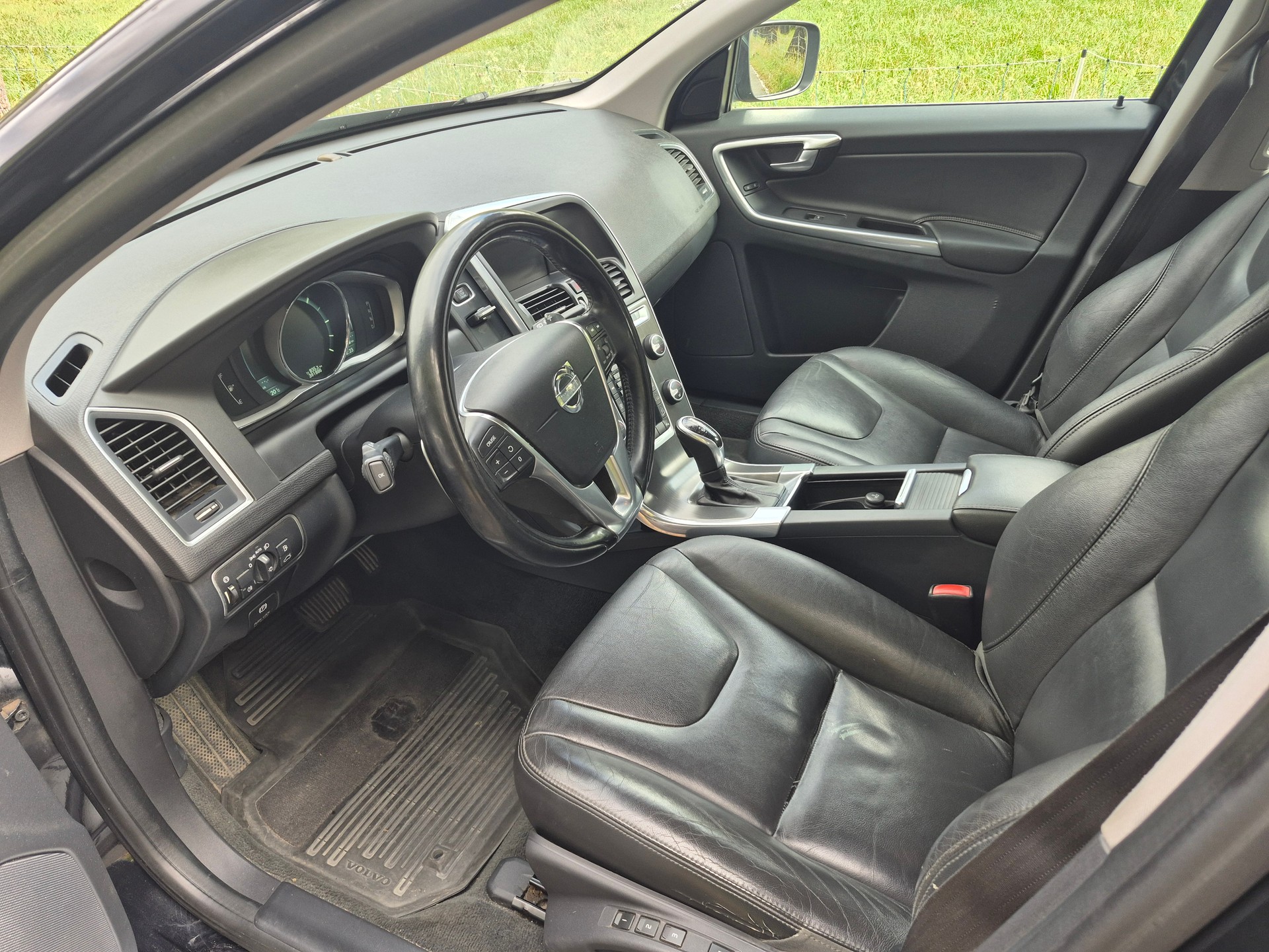 VOLVO XC60 D4 AWD Husky Edition Geartronic-image-5