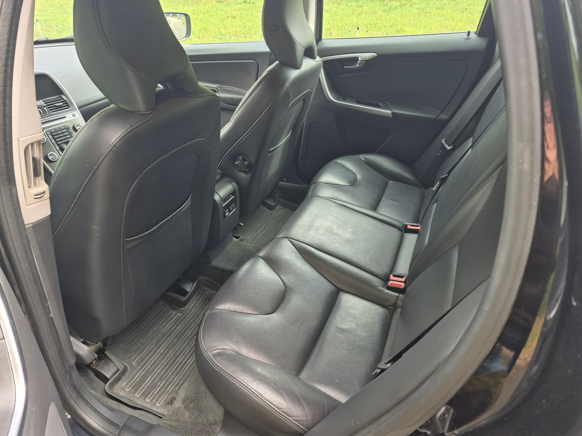 VOLVO XC60 D4 AWD Husky Edition Geartronic-image-4