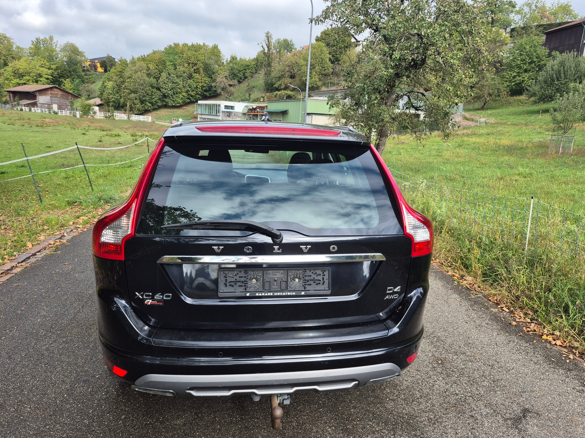 VOLVO XC60 D4 AWD Husky Edition Geartronic-image-3