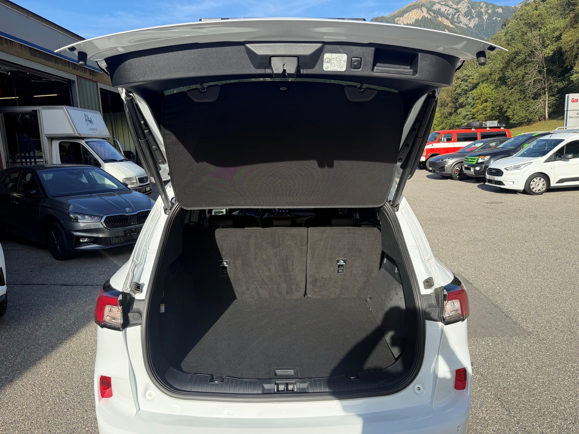 FORD Kuga 2.0 TDCi EcoBlue ST-Line X 4WD-image-12