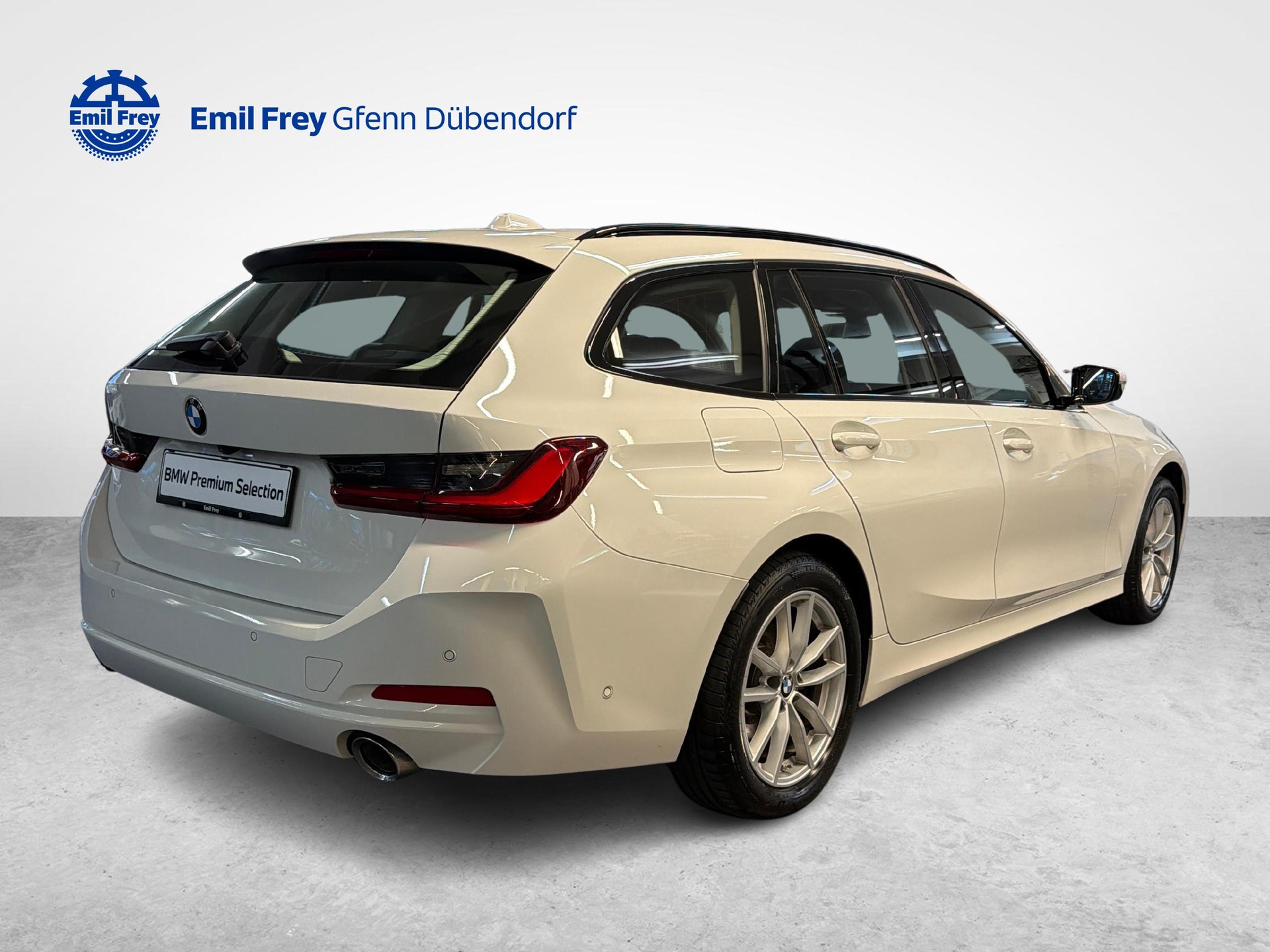BMW 320d xDrive Touring-image-1