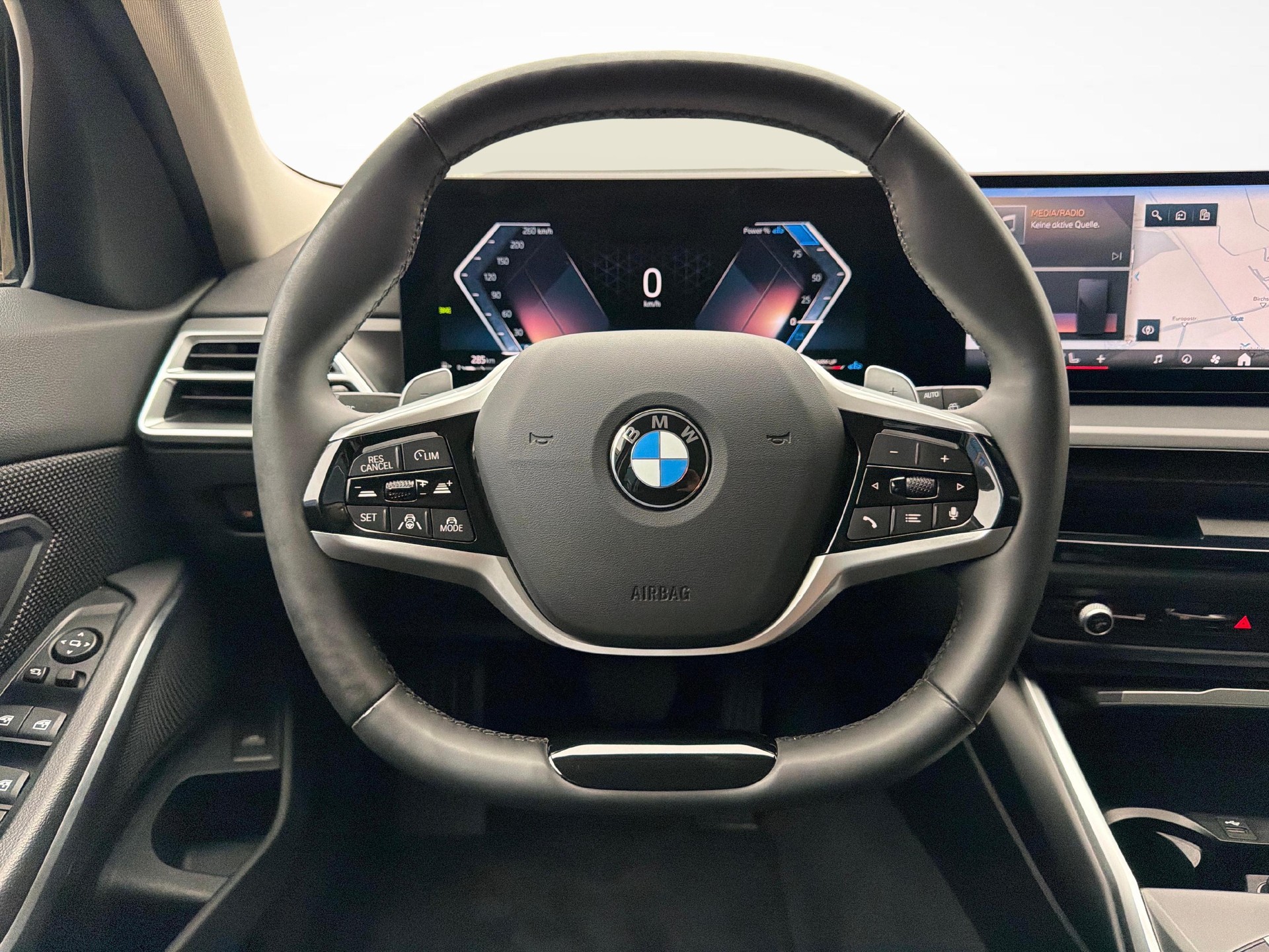 BMW 320d xDrive Touring-image-13